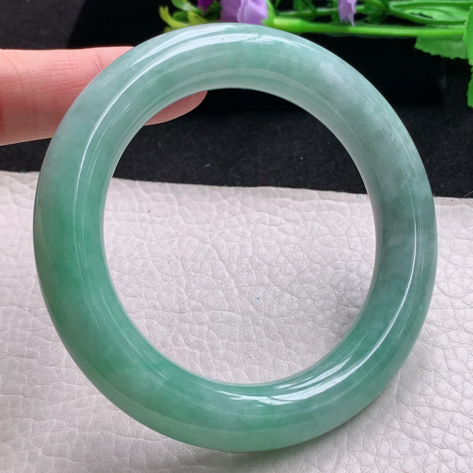 js自然光59*12.7胖圆镯 缅甸翡翠玉手镯飘绿大气圆条玉手环 美人镯