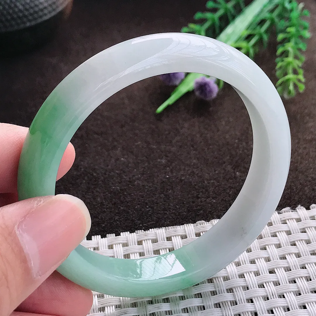 天然a货翡翠53/11.1/7.5老坑精美冰润飘绿手镯宽边翡翠玉手镯