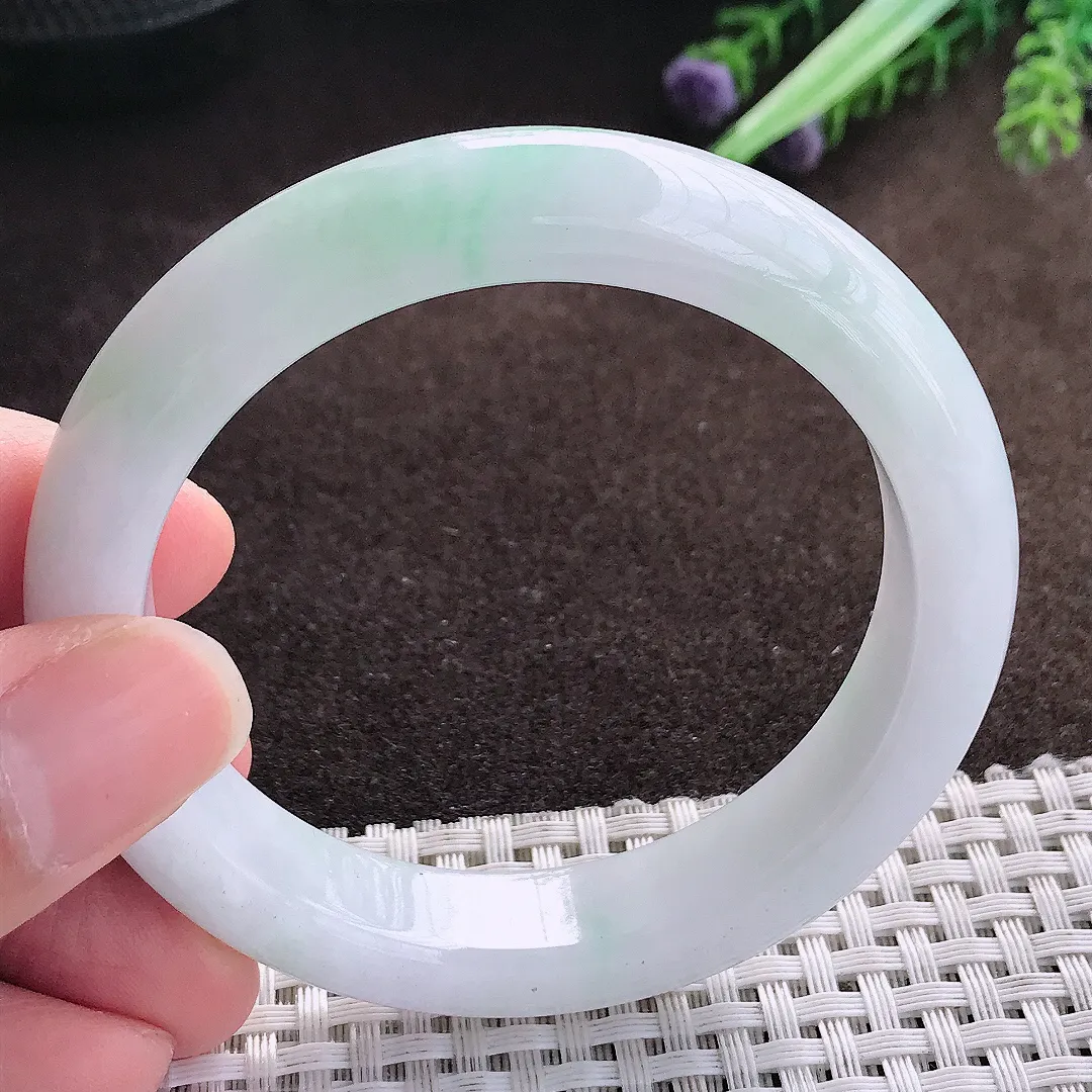 天然a货翡翠55/12.2/8.6老坑秀气温润飘绿手镯宽边翡翠玉手镯