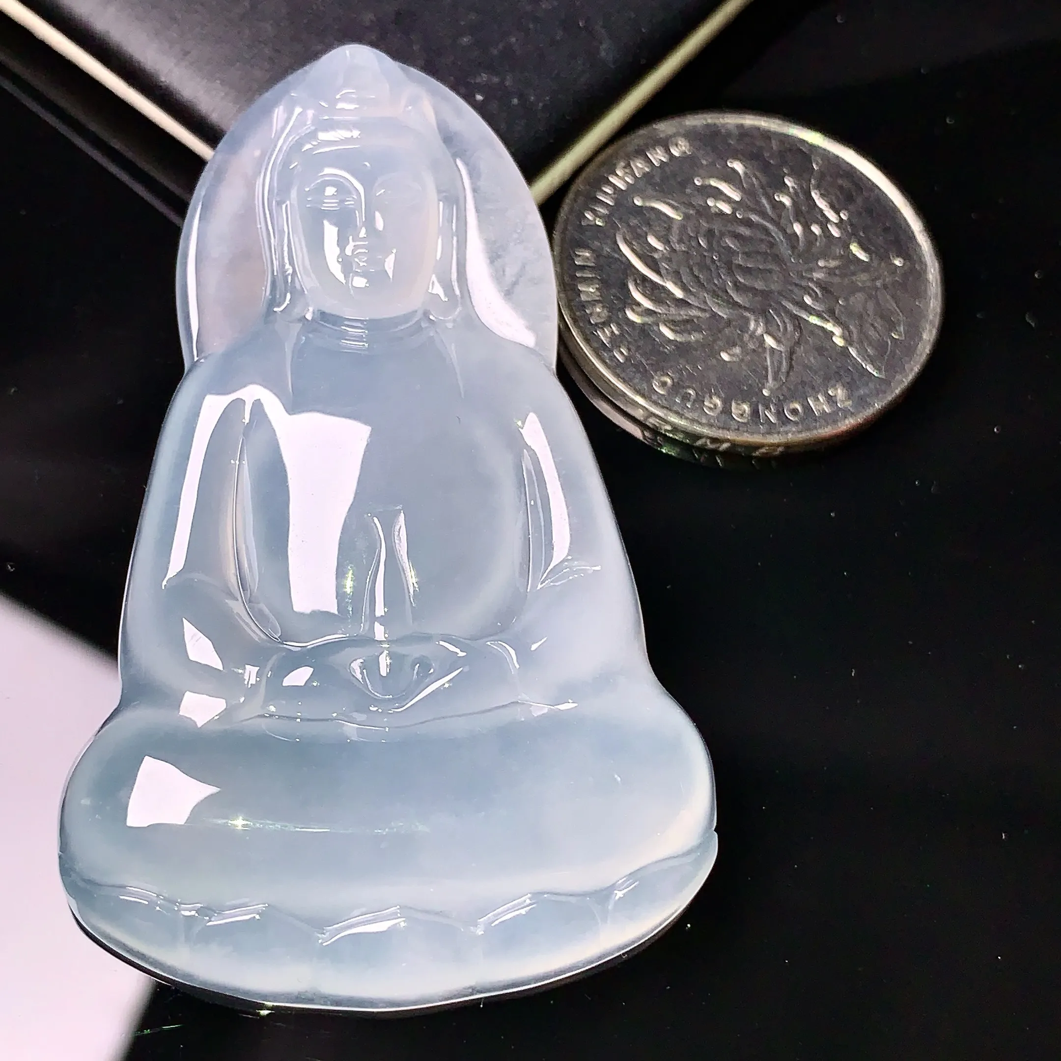 冰种观音吊坠 玉质细腻 色泽清新艳丽 整体尺寸55.5*34.6*5.6