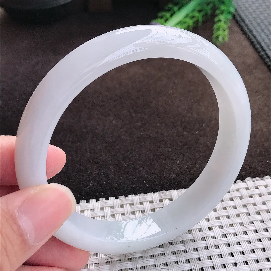 天然a货翡翠65.8/12.9/8.5老坑秀气温润白月光大圈口手镯宽边翡翠玉手镯