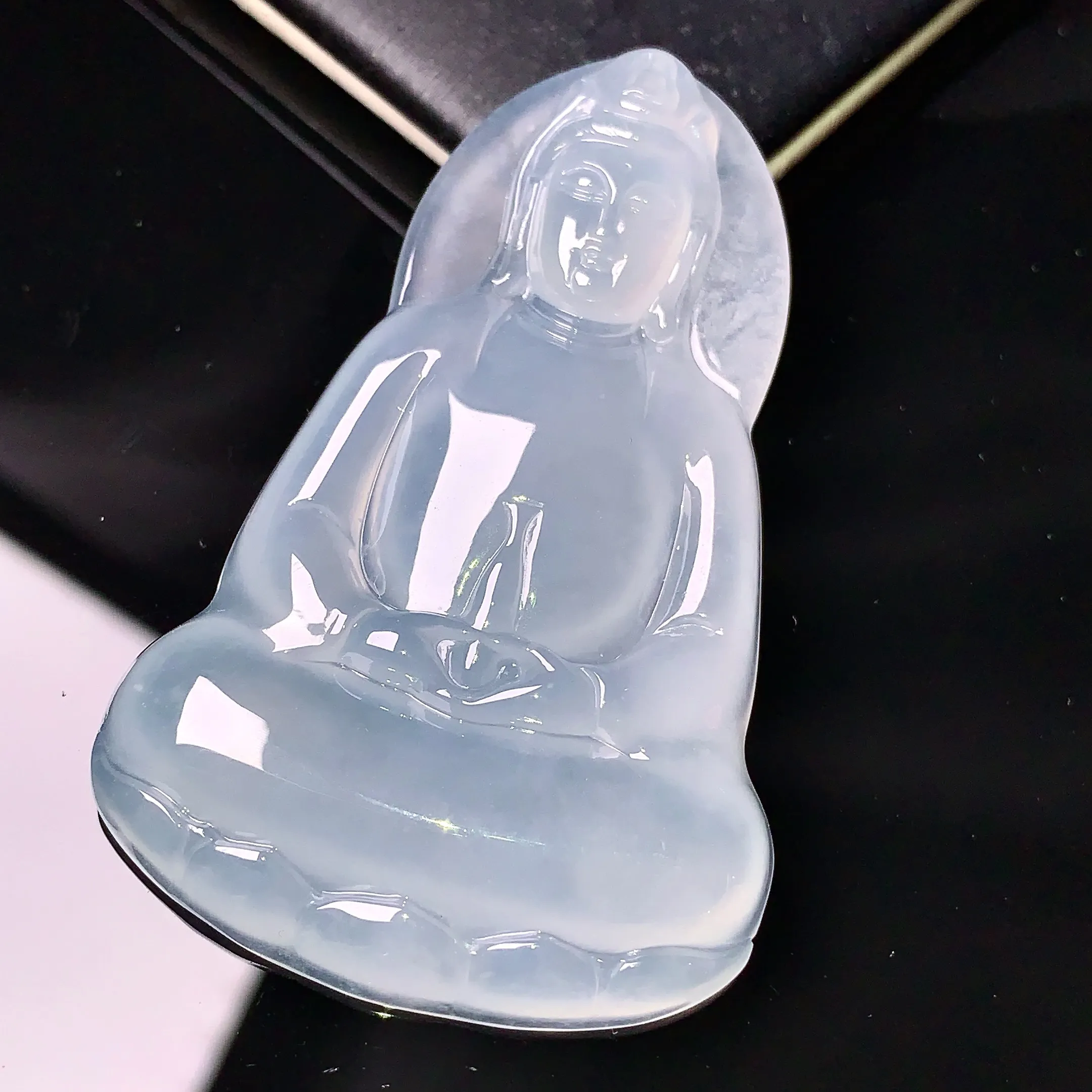 冰种观音吊坠 玉质细腻 色泽清新艳丽 整体尺寸55.5*34.6*5.6