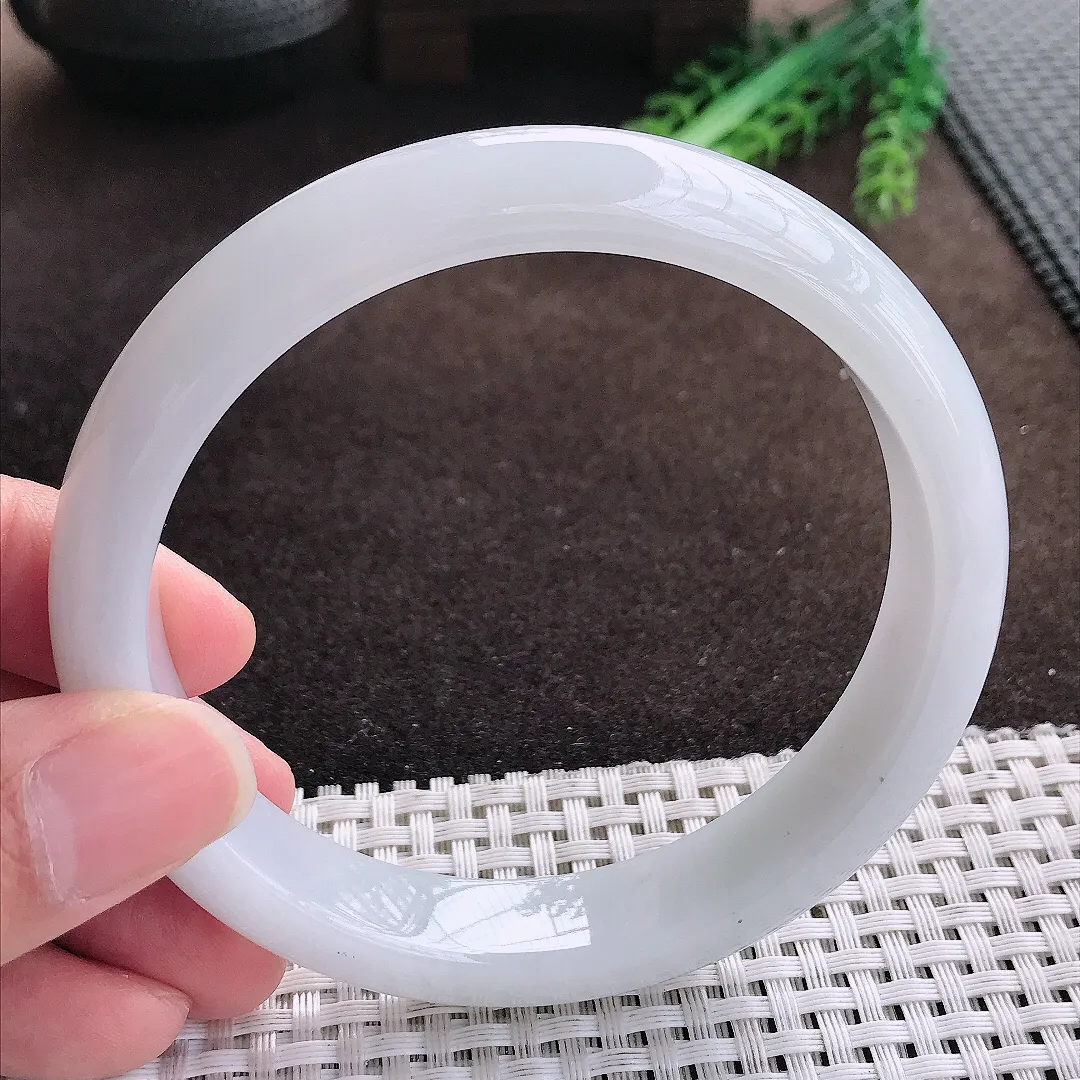天然a货翡翠65.8/12.9/8.5老坑秀气温润白月光大圈口手镯宽边翡翠玉手镯
