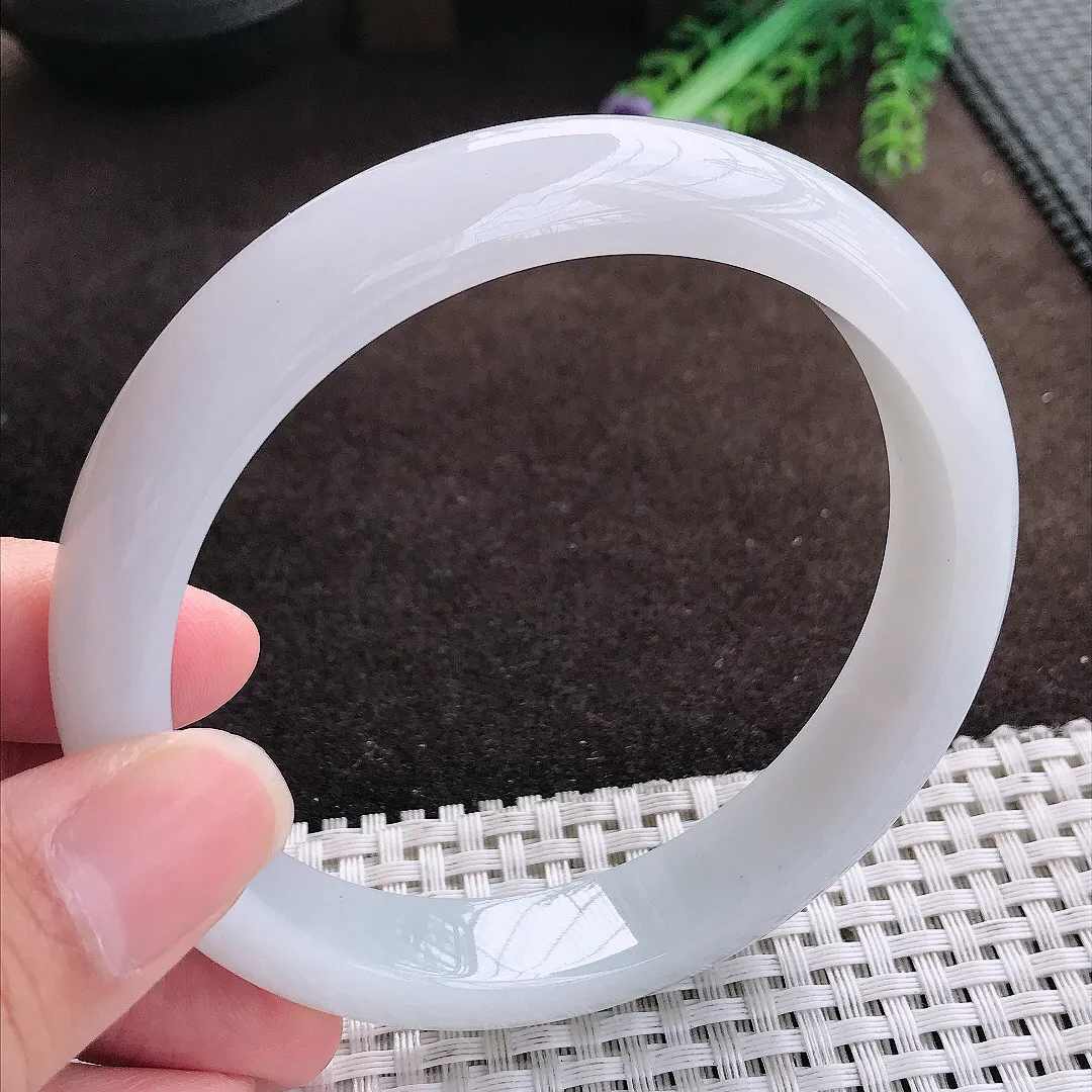 天然a货翡翠65.8/12.9/8.5老坑秀气温润白月光大圈口手镯宽边翡翠玉手镯