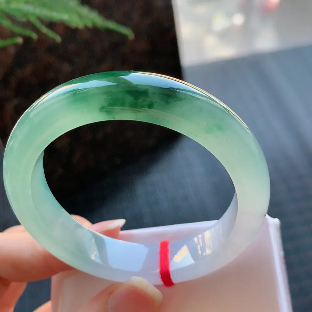 正圈高冰绿花 无瑕 尺寸:53.1/12.4/8.1 花美 种水好