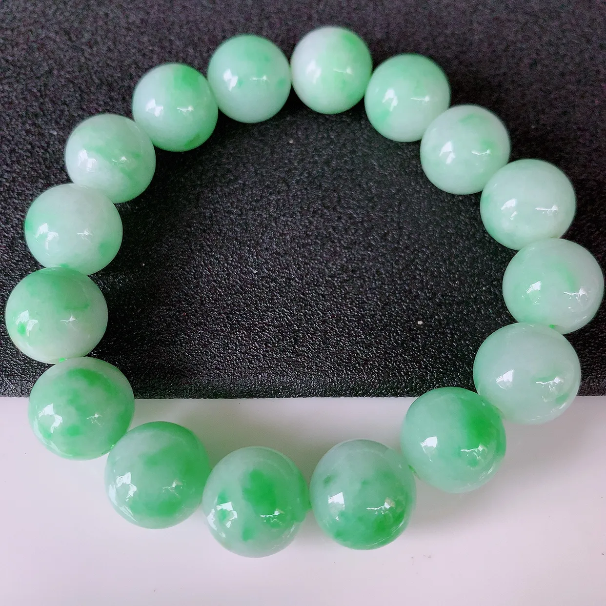 自然光实拍，冰润飘绿翡翠手串手链，种老水足，冰清玉润  颜色漂亮  #001.1取一尺寸12.8