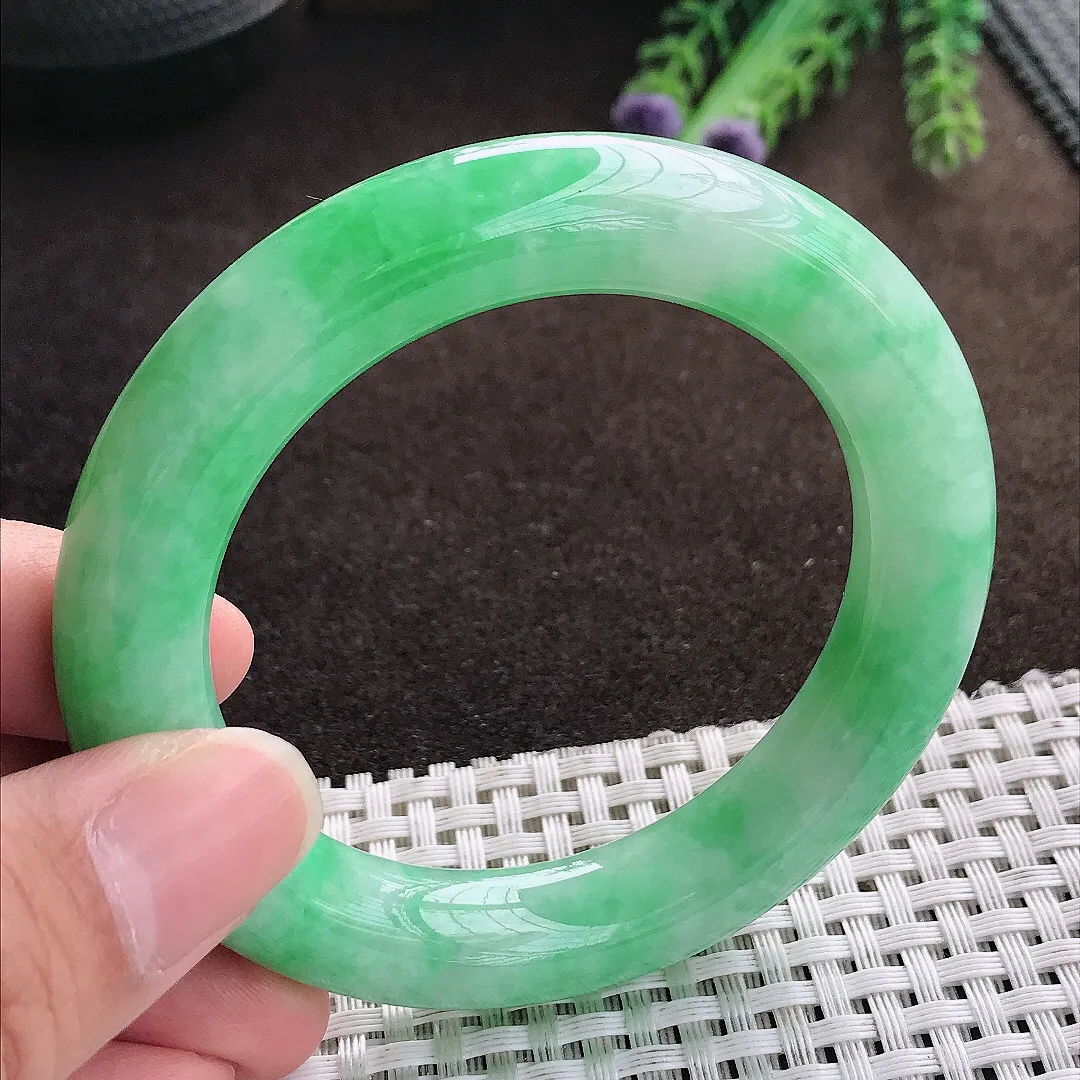 天然a货翡翠53/11.2老坑精美温润飘阳绿圆条手镯翡翠玉手镯
