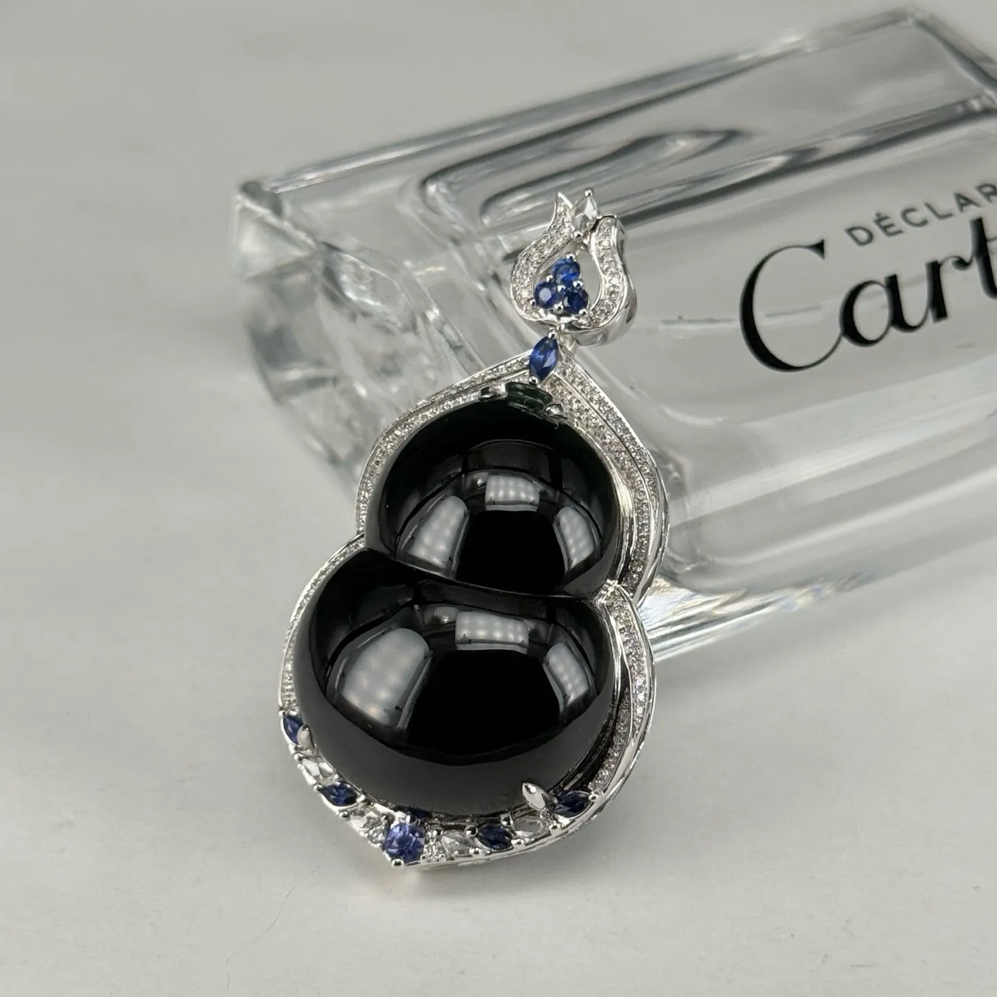 精品18k墨翠大葫芦吊坠 种好色正 黑度极好 打灯通透 油性十足 尺寸51.7