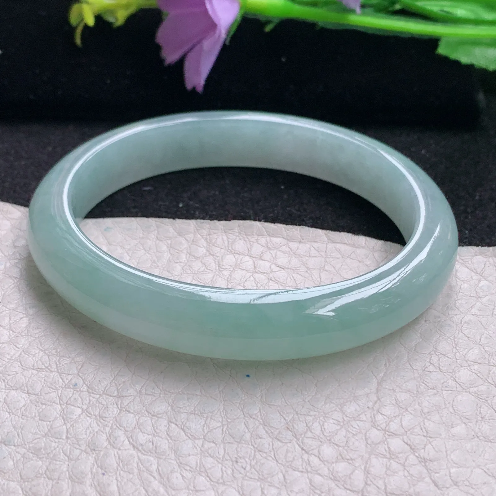 js自然光54*48.8*9.8*7.2贵妃镯 缅甸翡翠玉手镯清爽冰胶宽边蛋形玉手环 美人镯