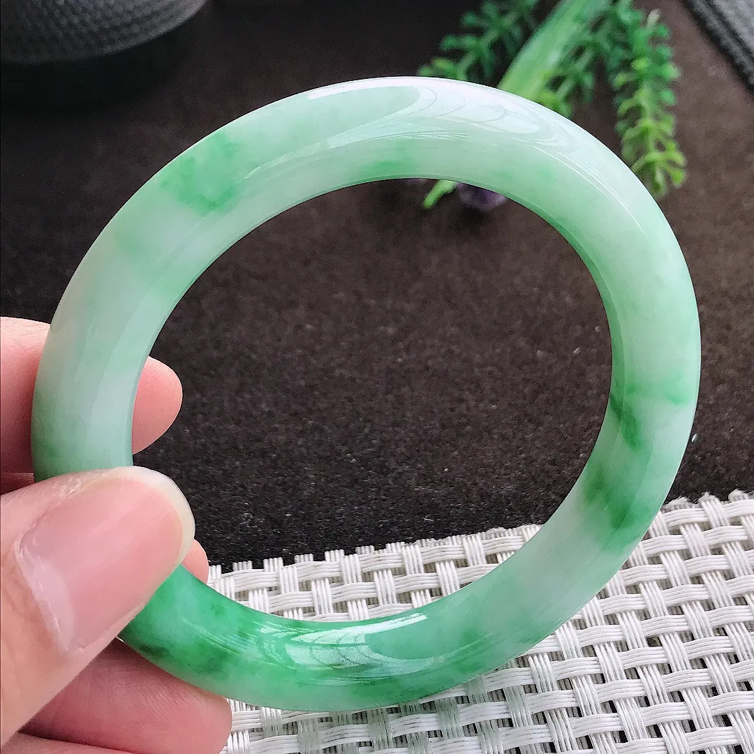 天然a货翡翠54.8/9.8/9.6老坑精美冰润飘阳绿圆条手镯翡翠玉手镯