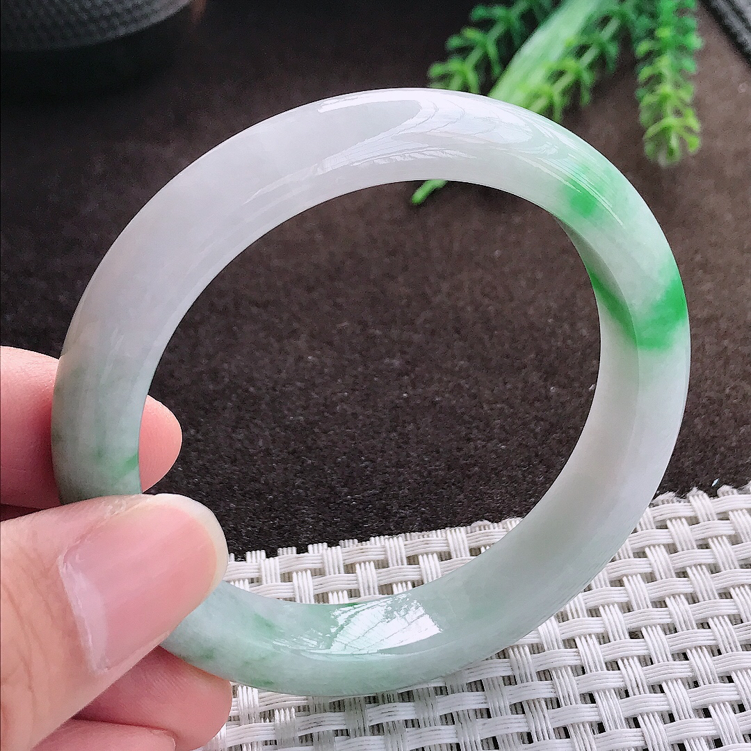 天然a货翡翠55/11.6/8.2老坑精美温润飘阳绿手镯宽边翡翠玉手镯