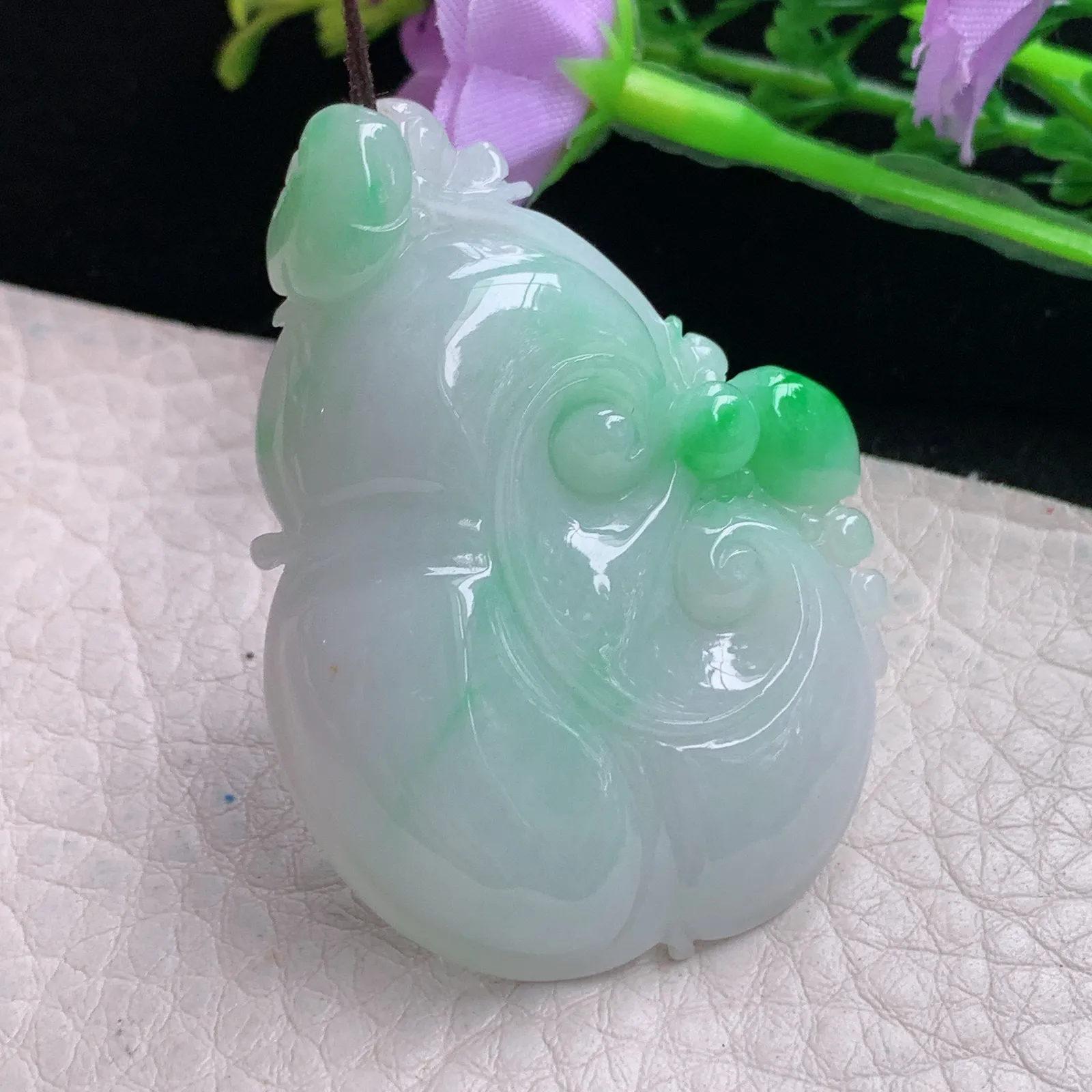 zen自然光48.6*35*10天然缅甸翡翠白底青灵芝如意玉吊坠 玉挂件