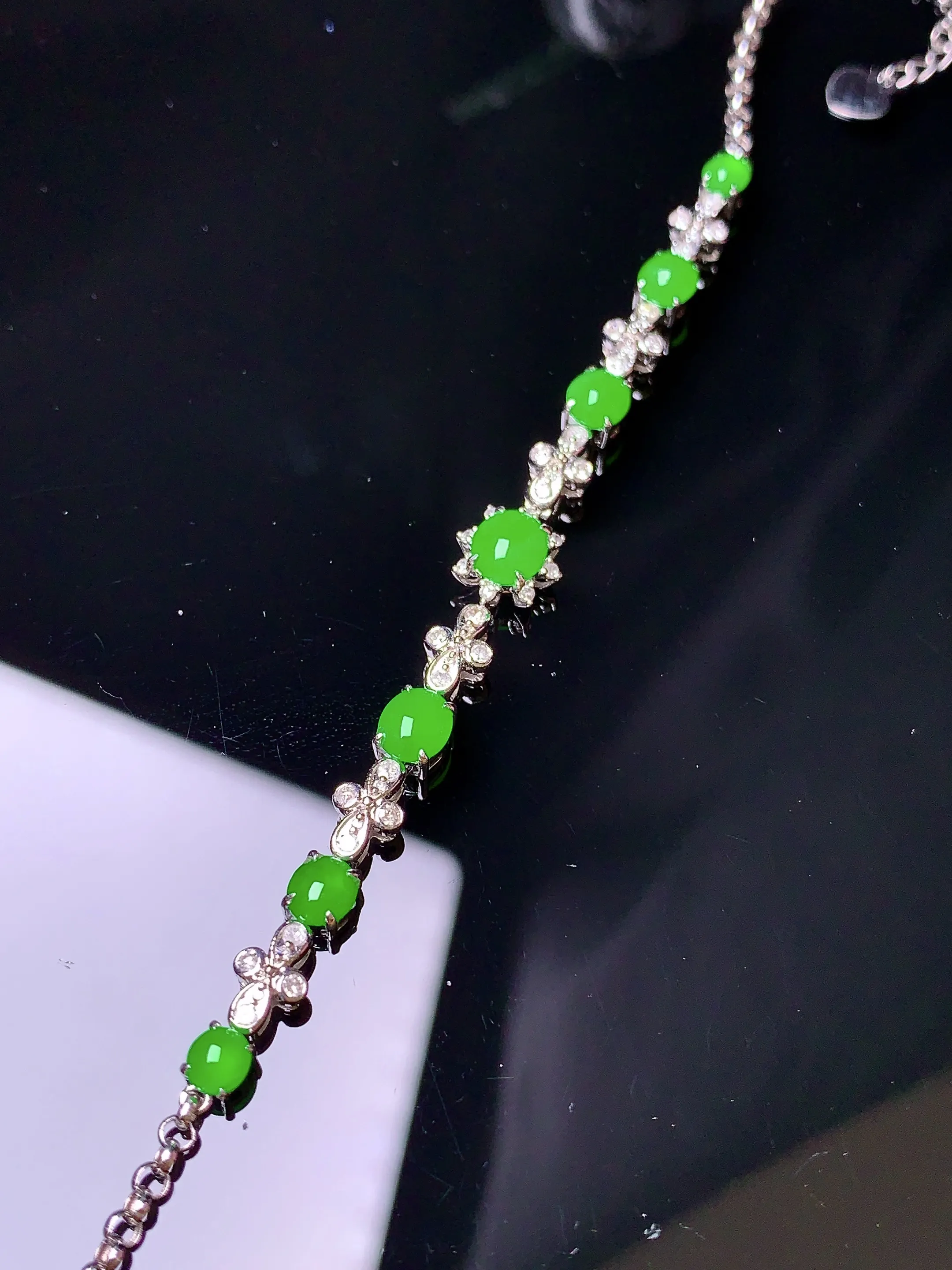18k金钻镶嵌满绿蛋面手链 玉质细腻 色泽清新艳丽 整体尺寸73*7*4.2