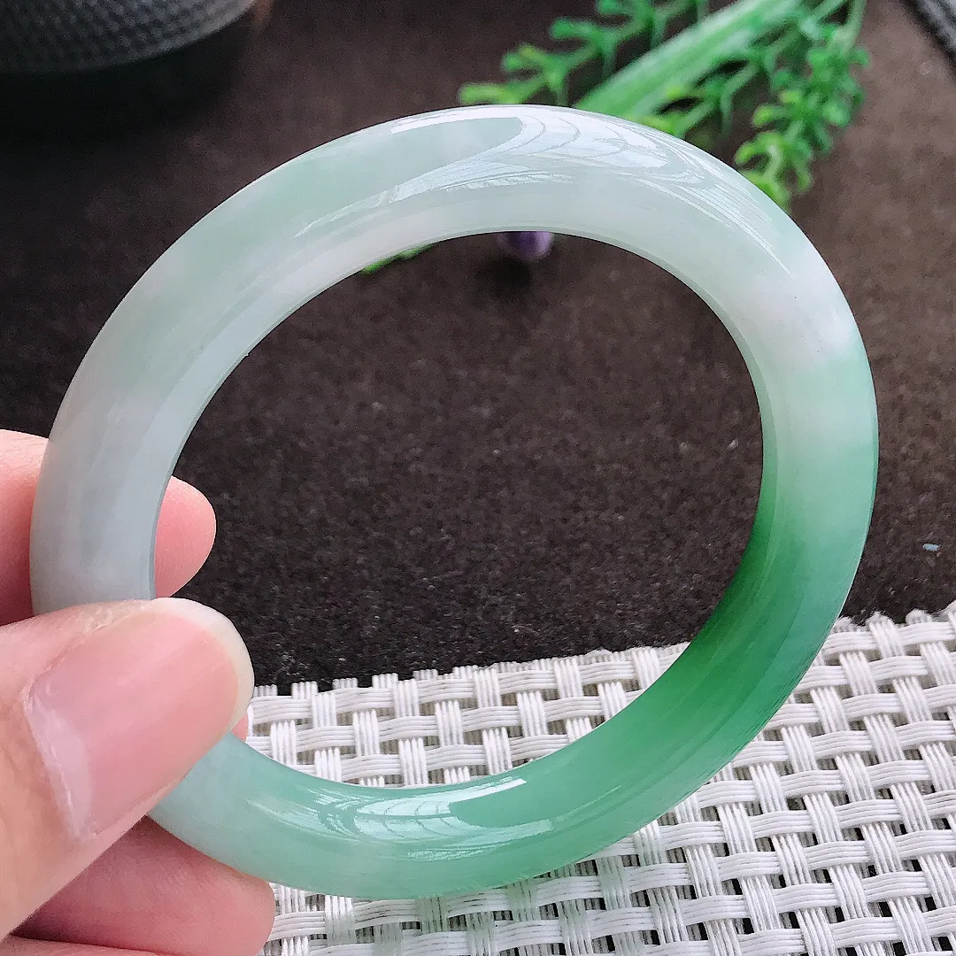 天然a货翡翠52.5/9.4/9.6老坑精美辣阳绿圆条手镯翡翠玉手镯