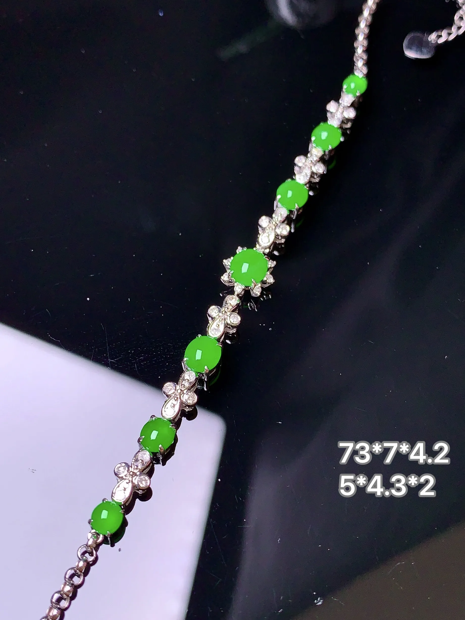 18k金钻镶嵌满绿蛋面手链 玉质细腻 色泽清新艳丽 整体尺寸73*7*4.2