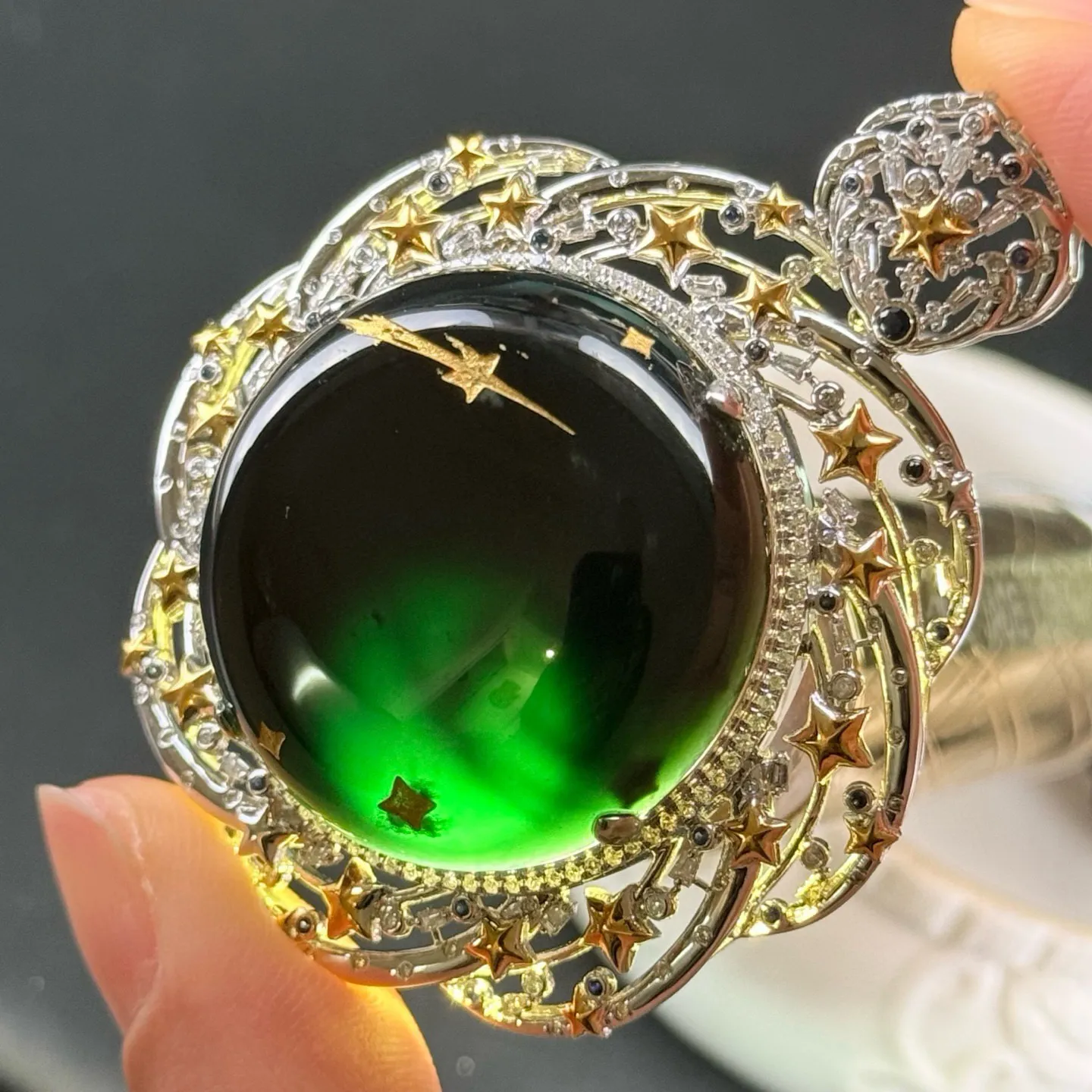 精品豪镶墨翠大蛋面吊坠 种好色正 黑度极好 打灯通透 油性十足