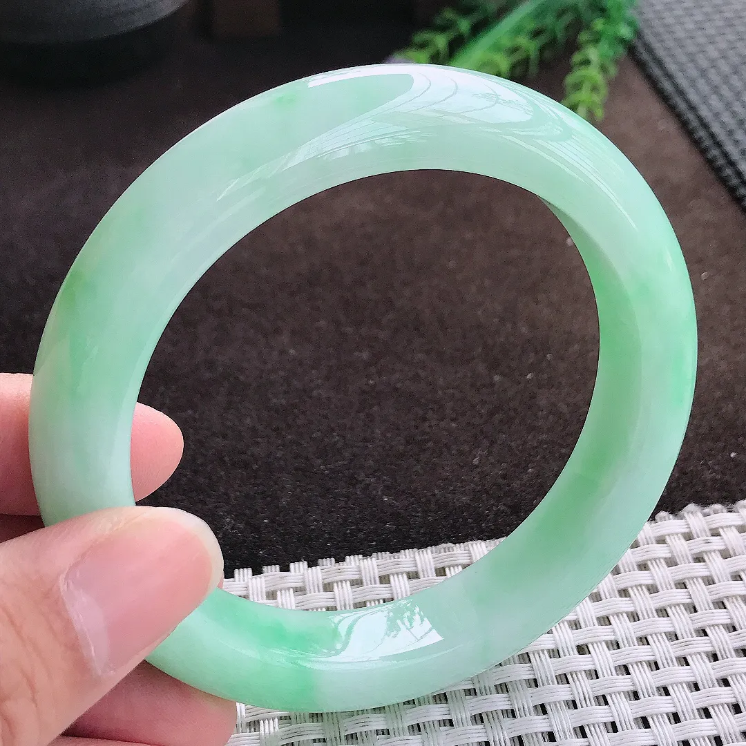 天然a货翡翠62/12.9/9.8老坑冰润起胶大圈口满绿甜绿手镯宽边翡翠玉手镯