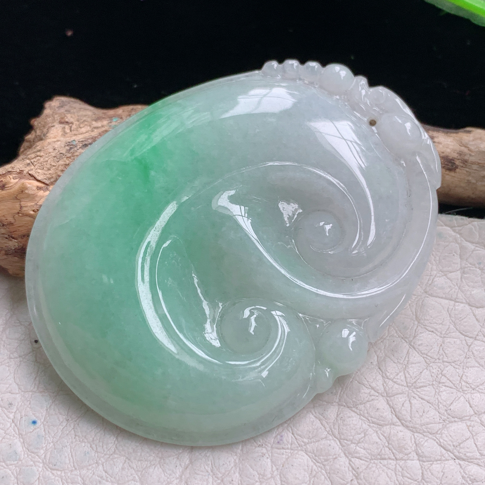 zen自然光52*40*5.8天然缅甸翡翠飘绿大如意 玉如意玉吊坠 毛衣坠