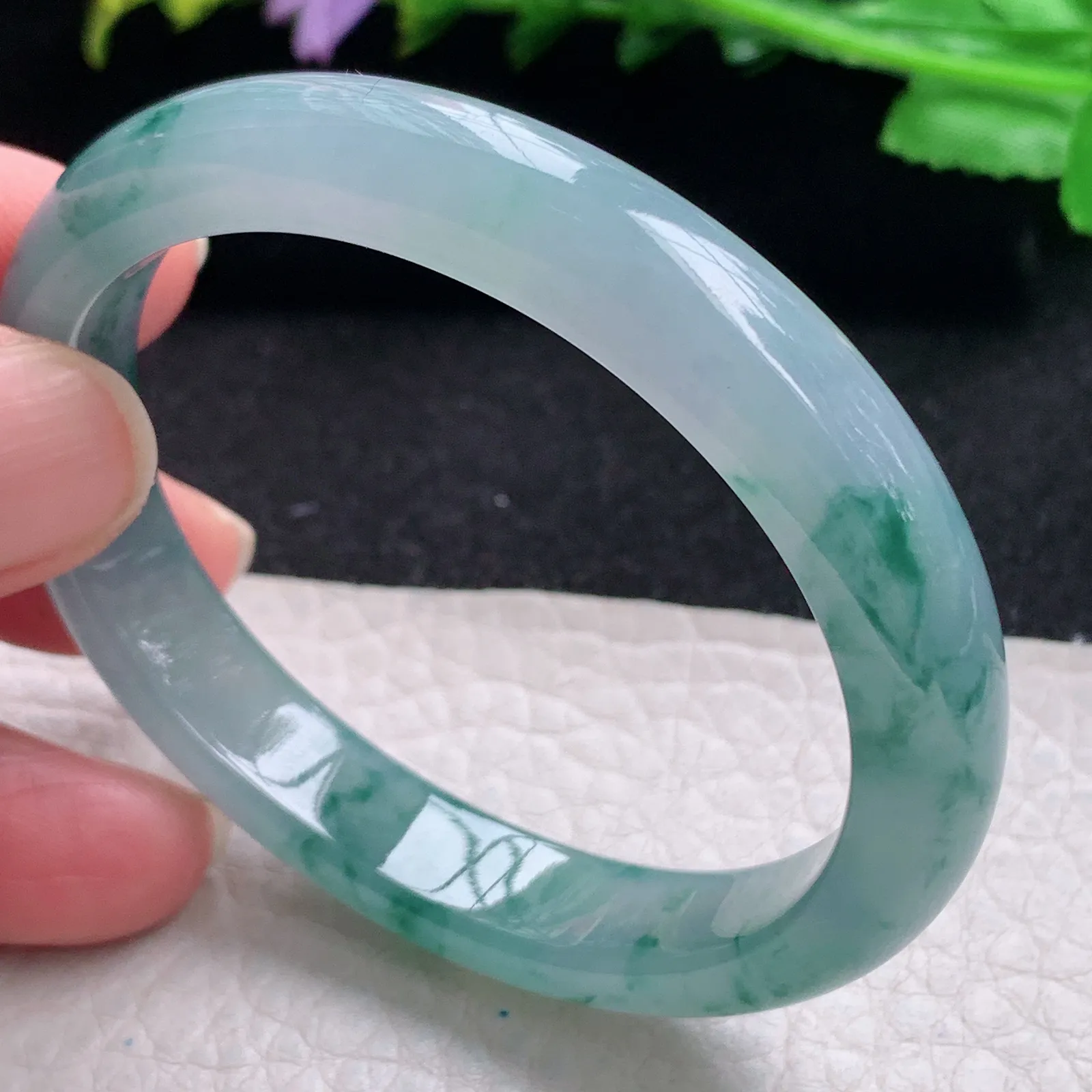 xo自然光53*45*10.2*7贵妃镯 缅甸翡翠玉手镯冰飘花秀气蛋形宽边玉手环 美人镯