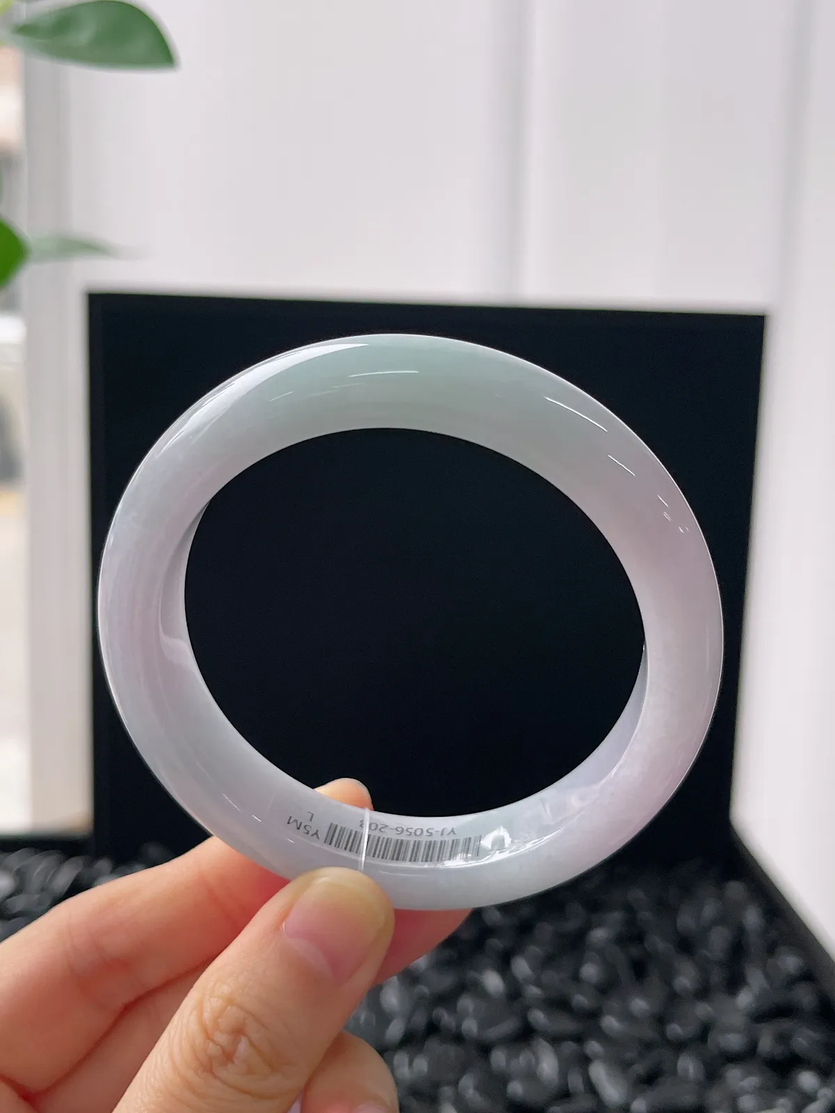 正圈56圈口，翡翠糯化种春带彩手镯