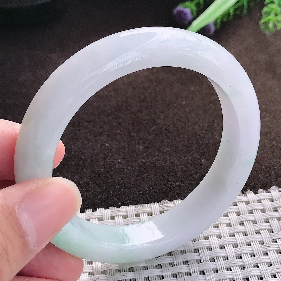 天然a货翡翠55/12.2/8.6老坑秀气温润飘绿手镯宽边翡翠玉手镯