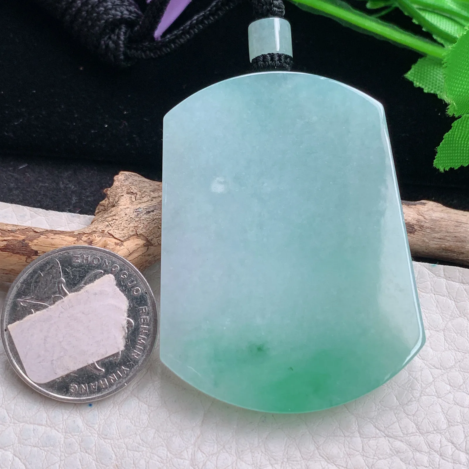 mut自然光55.5*42*6缅甸翡翠a货飘绿平安无事牌 素面牌玉吊坠 玉挂件