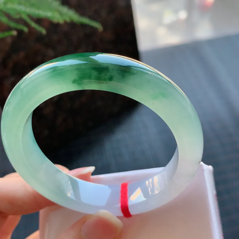 正圈高冰绿花 无瑕 尺寸:53.1/12.4/8.1 花美 种水好