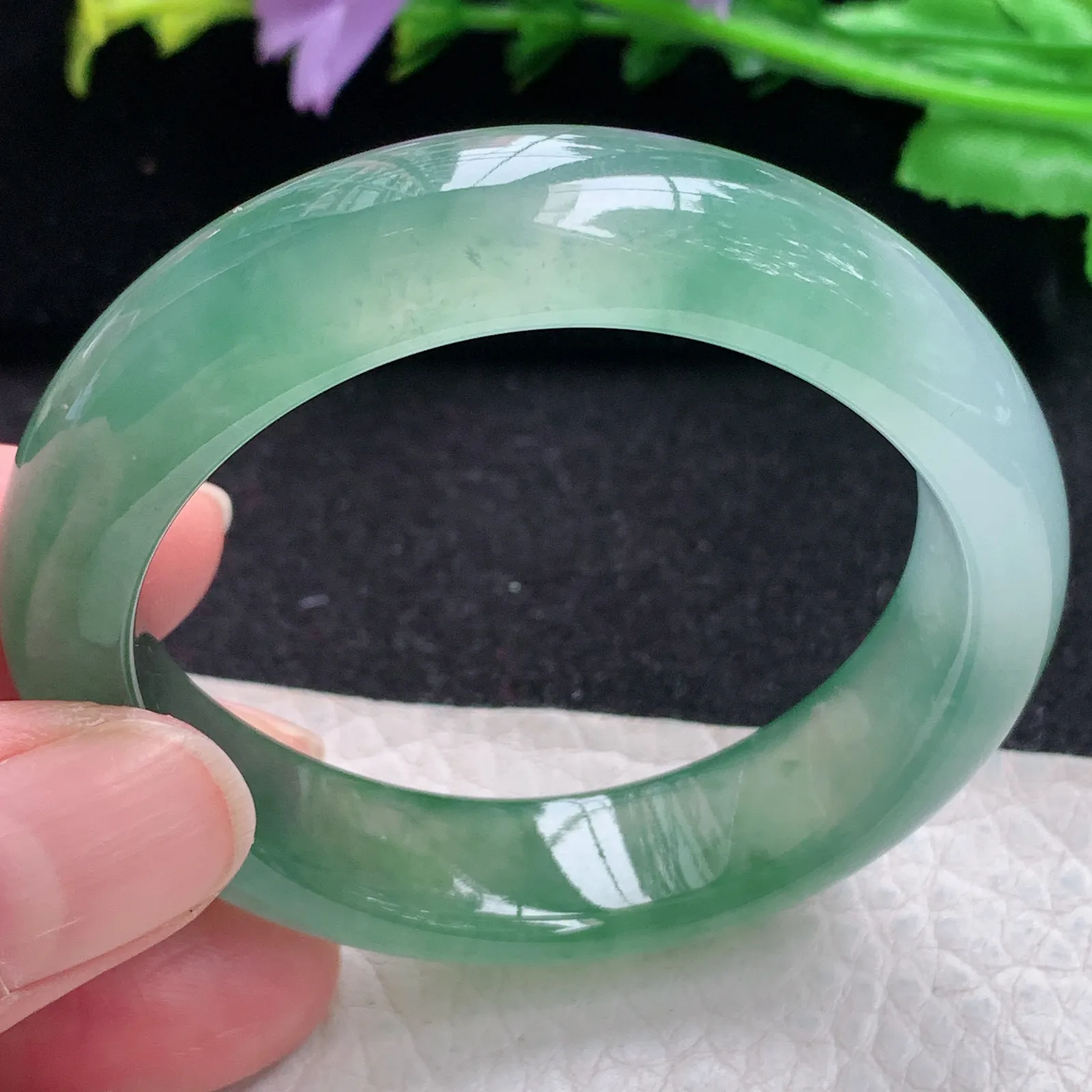 xo小圈口53*45*12.6*7.8贵妃镯 缅甸翡翠玉手镯冰绿起光秀气蛋形宽边玉手环