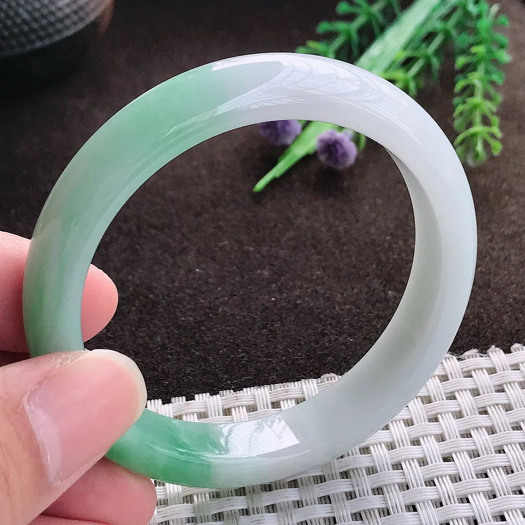 天然a货翡翠53/11.1/7.5老坑精美冰润飘绿手镯宽边翡翠玉手镯