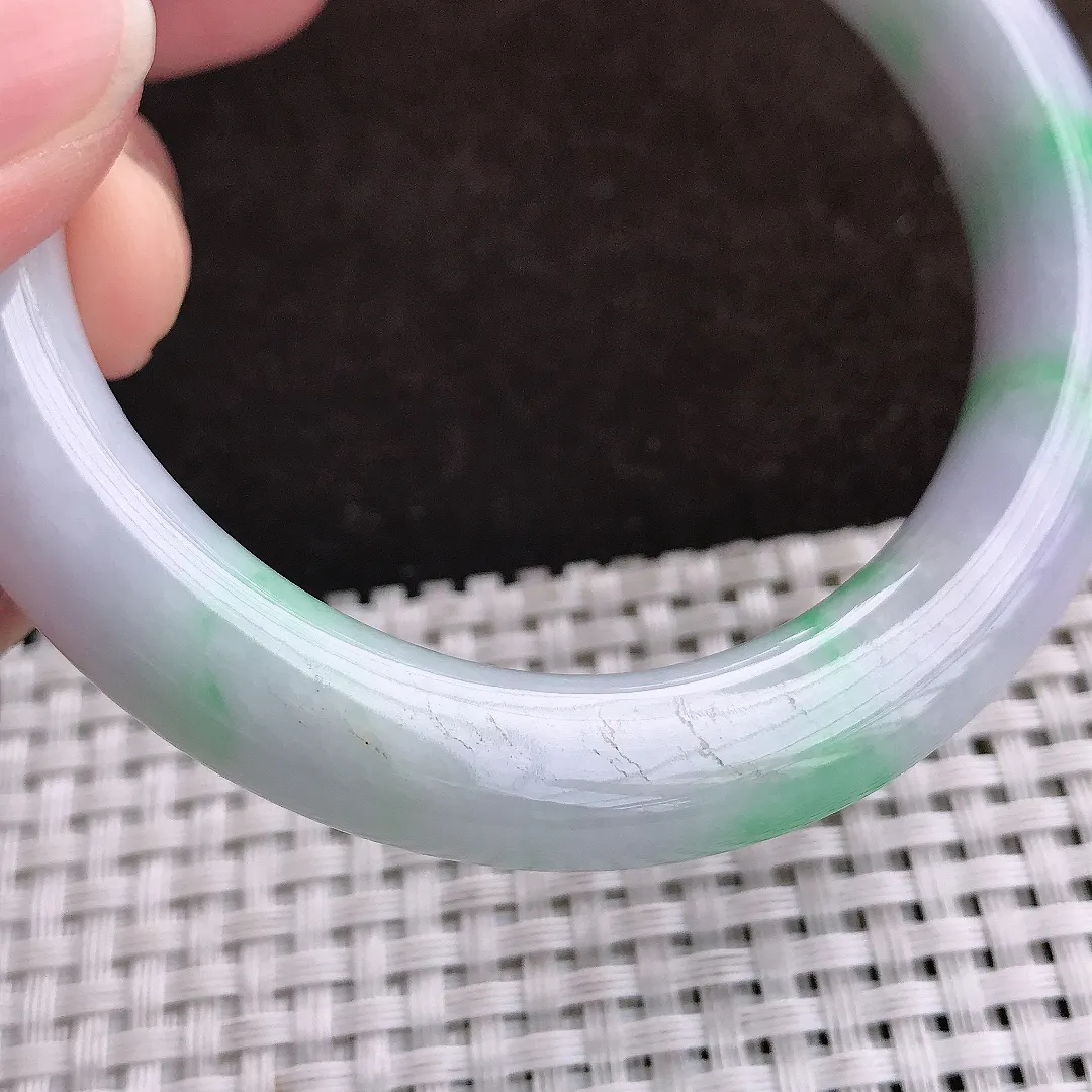 天然a货翡翠60/10.8/11老坑精美飘绿大圈口圆条手镯翡翠玉手镯