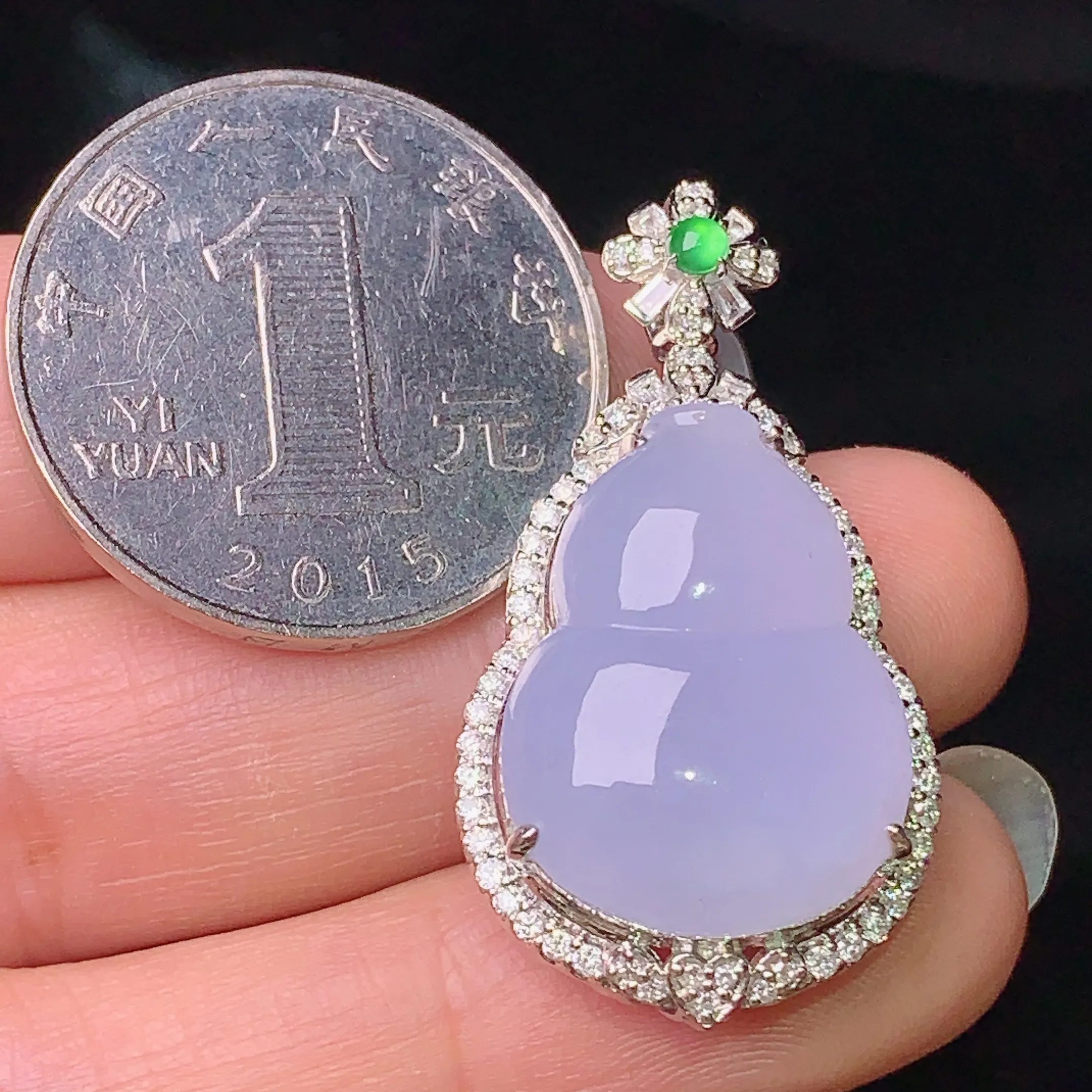 18k金钻镶嵌紫罗兰葫芦吊坠 玉质细腻 色泽清新艳丽 整体尺寸35.3*18.8*11.5