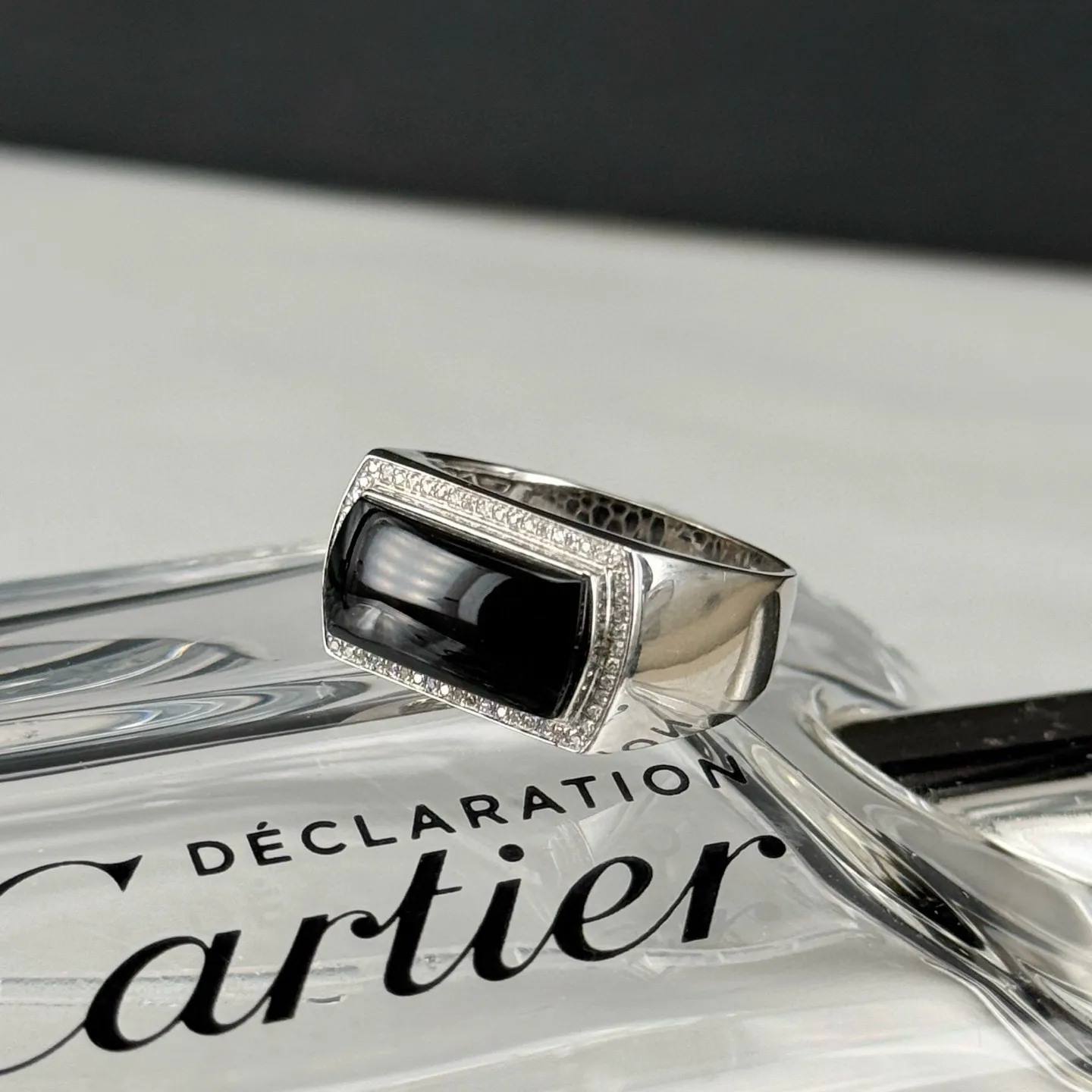 精品18k白金满钻马鞍男戒 种好色正 黑度极好 打灯通透 油性十足