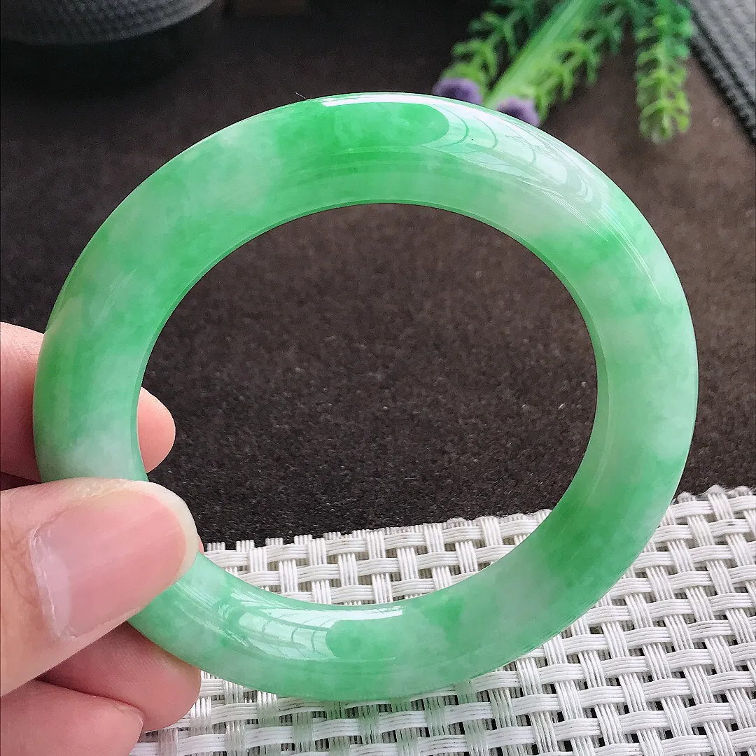 天然a货翡翠53/11.2老坑精美温润飘阳绿圆条手镯翡翠玉手镯