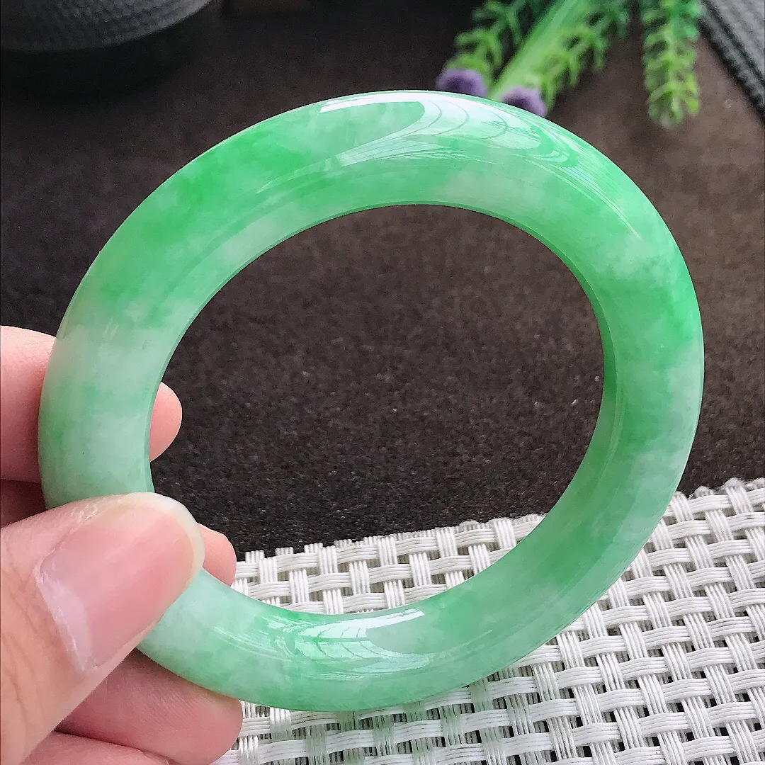 天然a货翡翠53/11.2老坑精美温润飘阳绿圆条手镯翡翠玉手镯