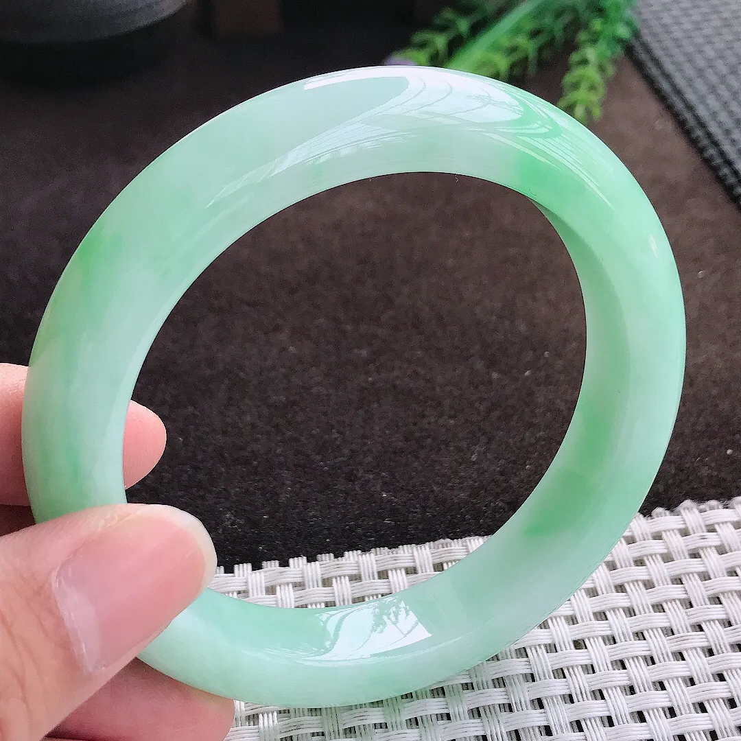 天然a货翡翠62/12.9/9.8老坑冰润起胶大圈口满绿甜绿手镯宽边翡翠玉手镯