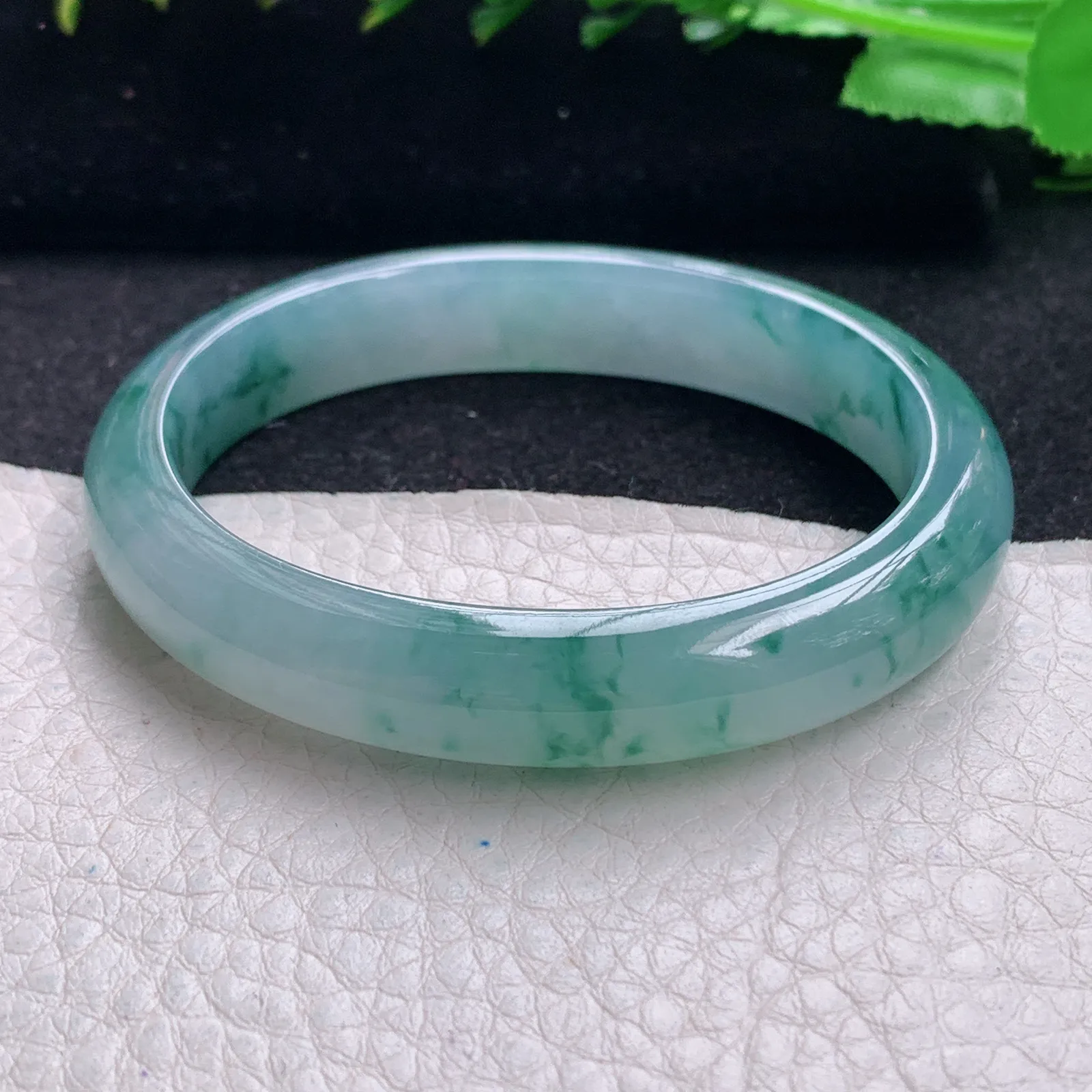 xo自然光53*45*10.2*7贵妃镯 缅甸翡翠玉手镯冰飘花秀气蛋形宽边玉手环 美人镯