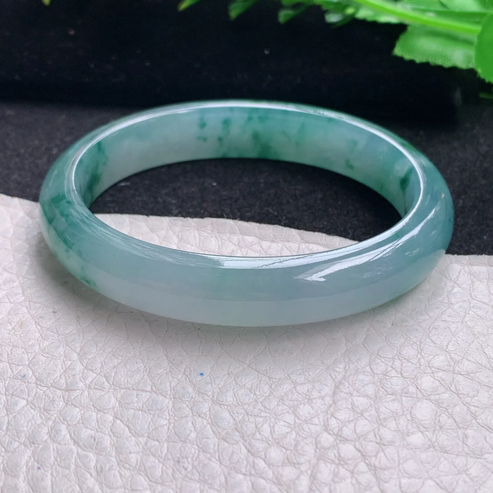 xo自然光53*45*10.2*7贵妃镯 缅甸翡翠玉手镯冰飘花秀气蛋形宽边玉手环 美人镯