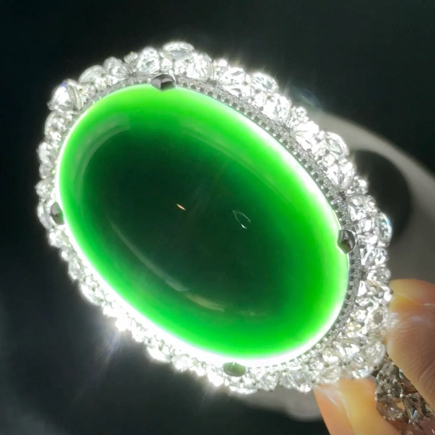 精品满钻豪镶墨翠大蛋面吊坠 种好色正 黑度极好 打灯通透