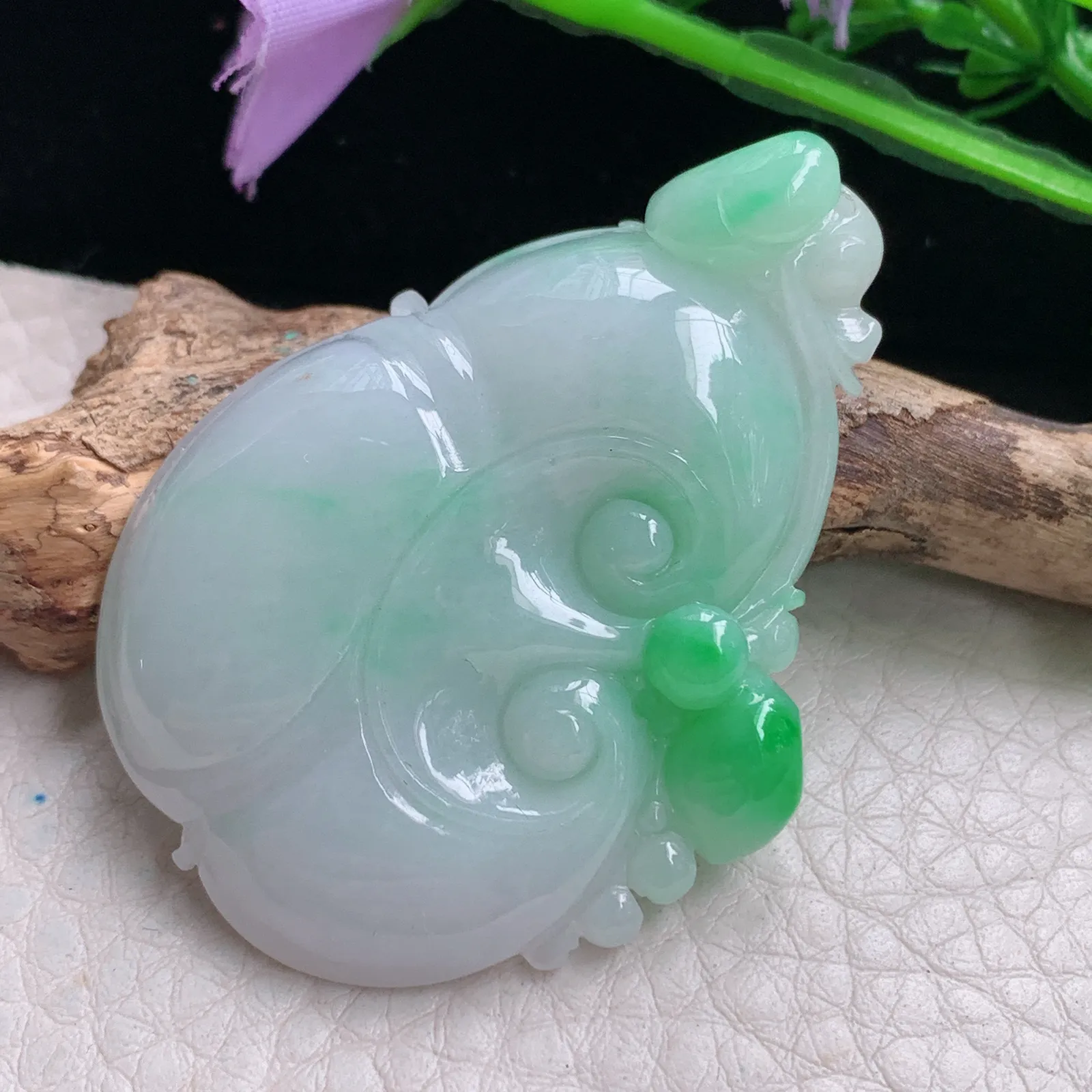 zen自然光48.6*35*10天然缅甸翡翠白底青灵芝如意玉吊坠 玉挂件