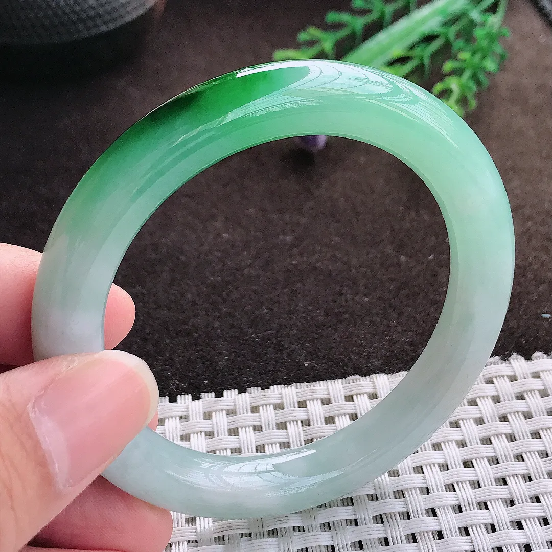 天然a货翡翠52.5/9.4/9.6老坑精美辣阳绿圆条手镯翡翠玉手镯