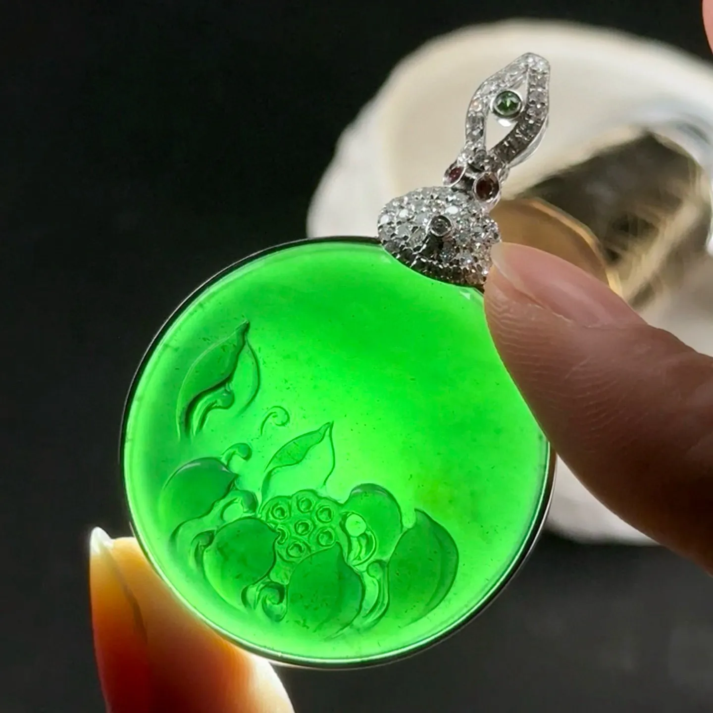 精品铂金墨翠荷花仿古牌 种好色正 黑度极好 打灯通透 尺寸50.3