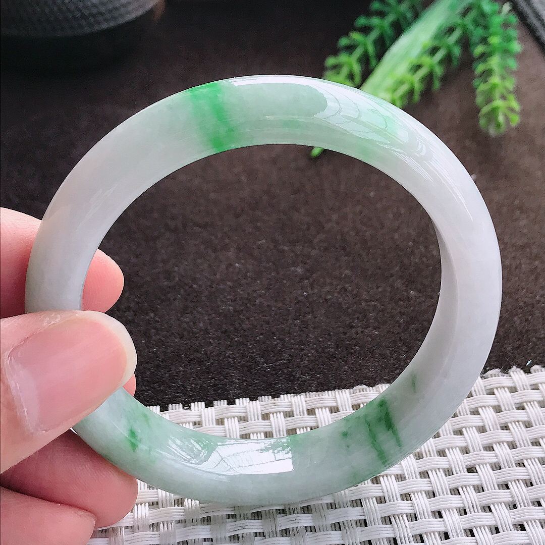 天然a货翡翠55/11.6/8.2老坑精美温润飘阳绿手镯宽边翡翠玉手镯