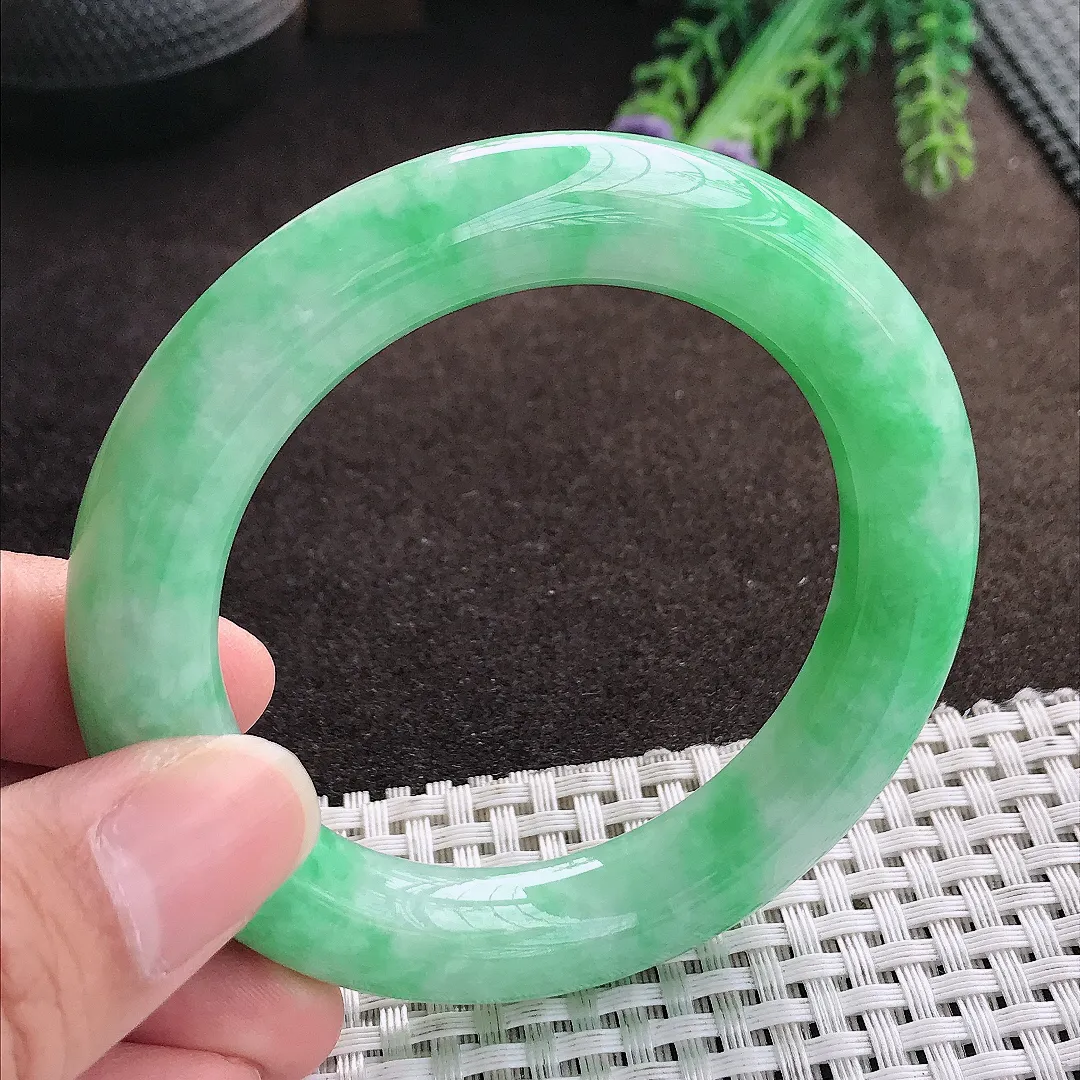 天然a货翡翠53/11.2老坑精美温润飘阳绿圆条手镯翡翠玉手镯