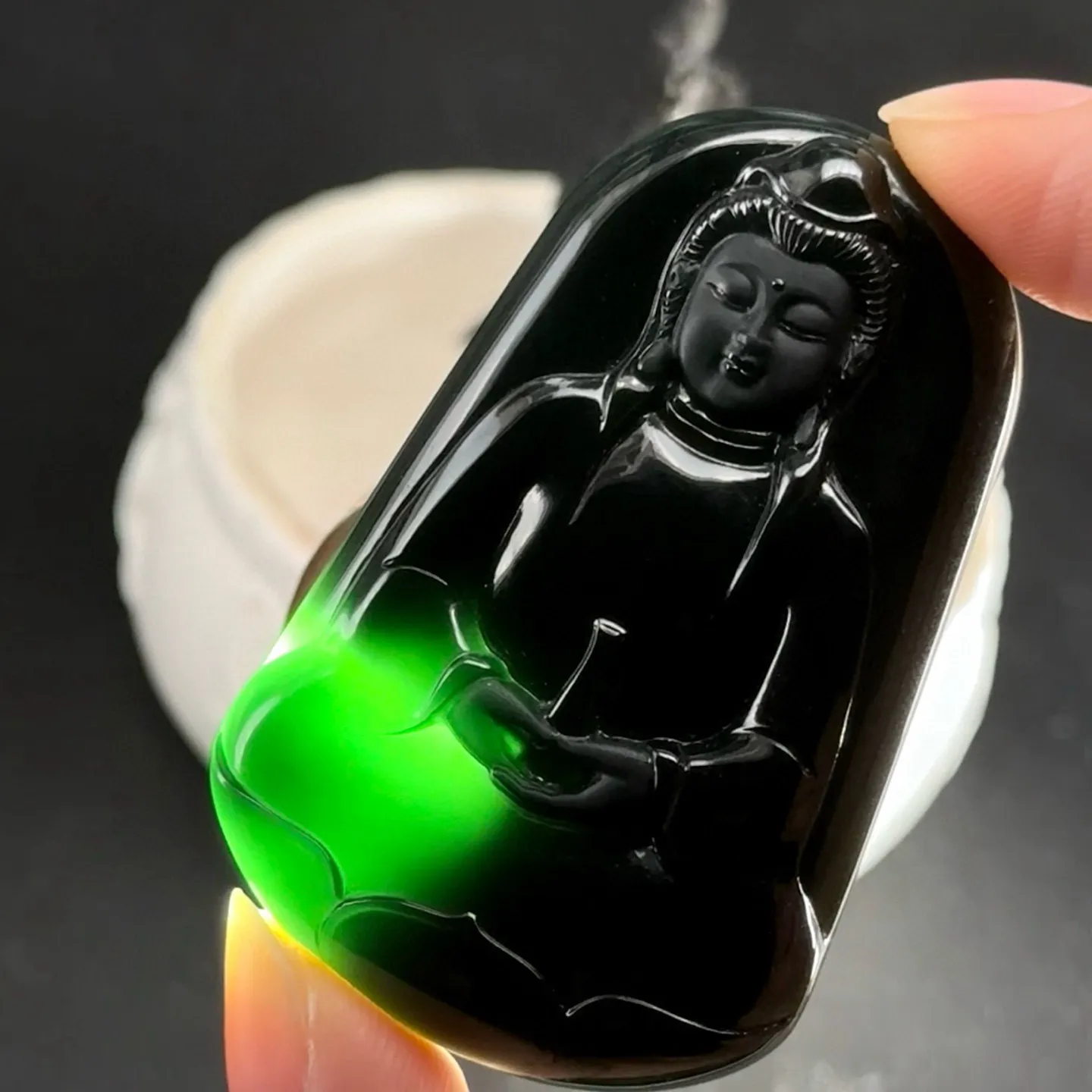 精品墨翠观音 种好色正 黑度极好 打灯通透 油性十足 尺寸54