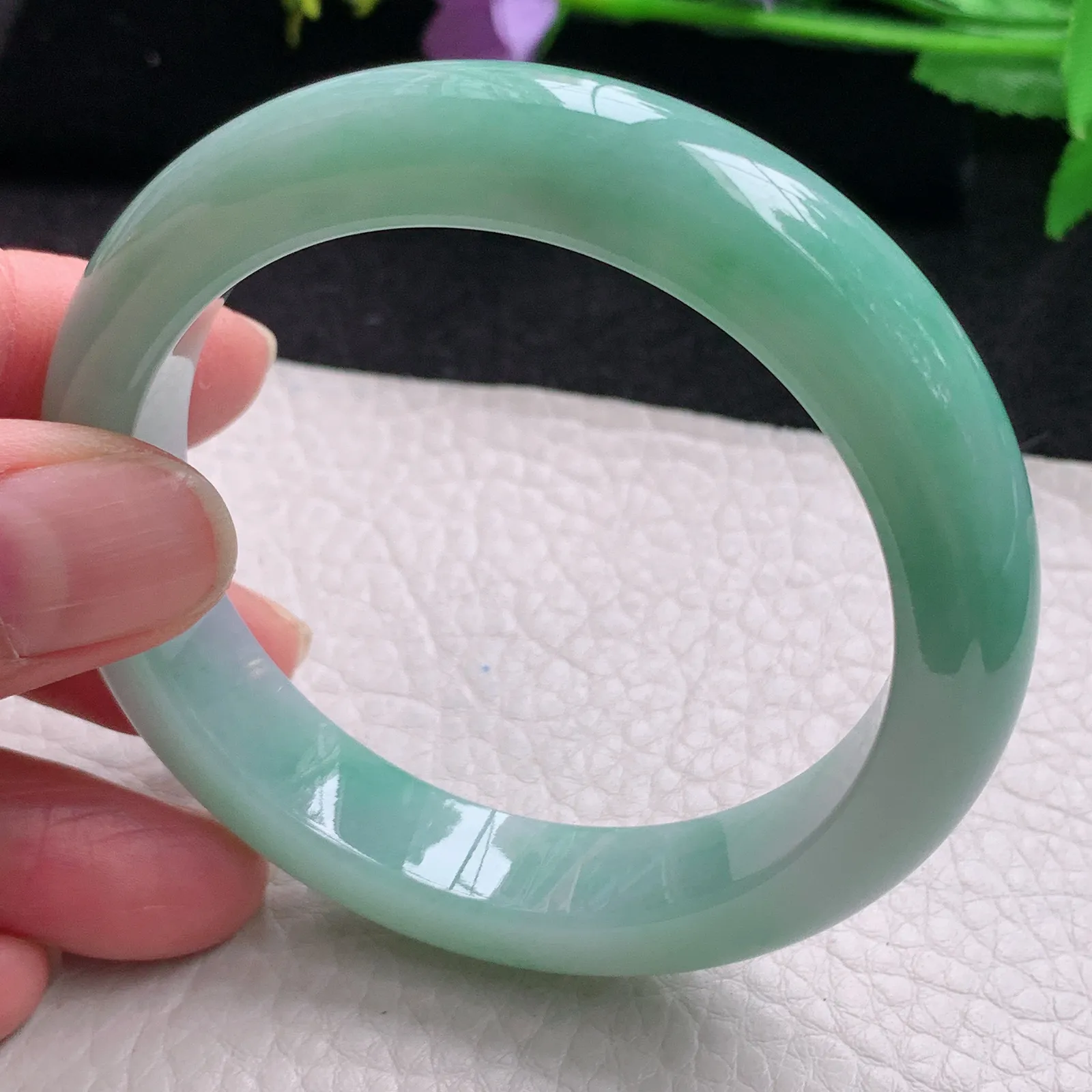 pj自然光55*12.2*8.5平安镯 缅甸翡翠玉手镯飘绿清新胶润宽边玉手环
