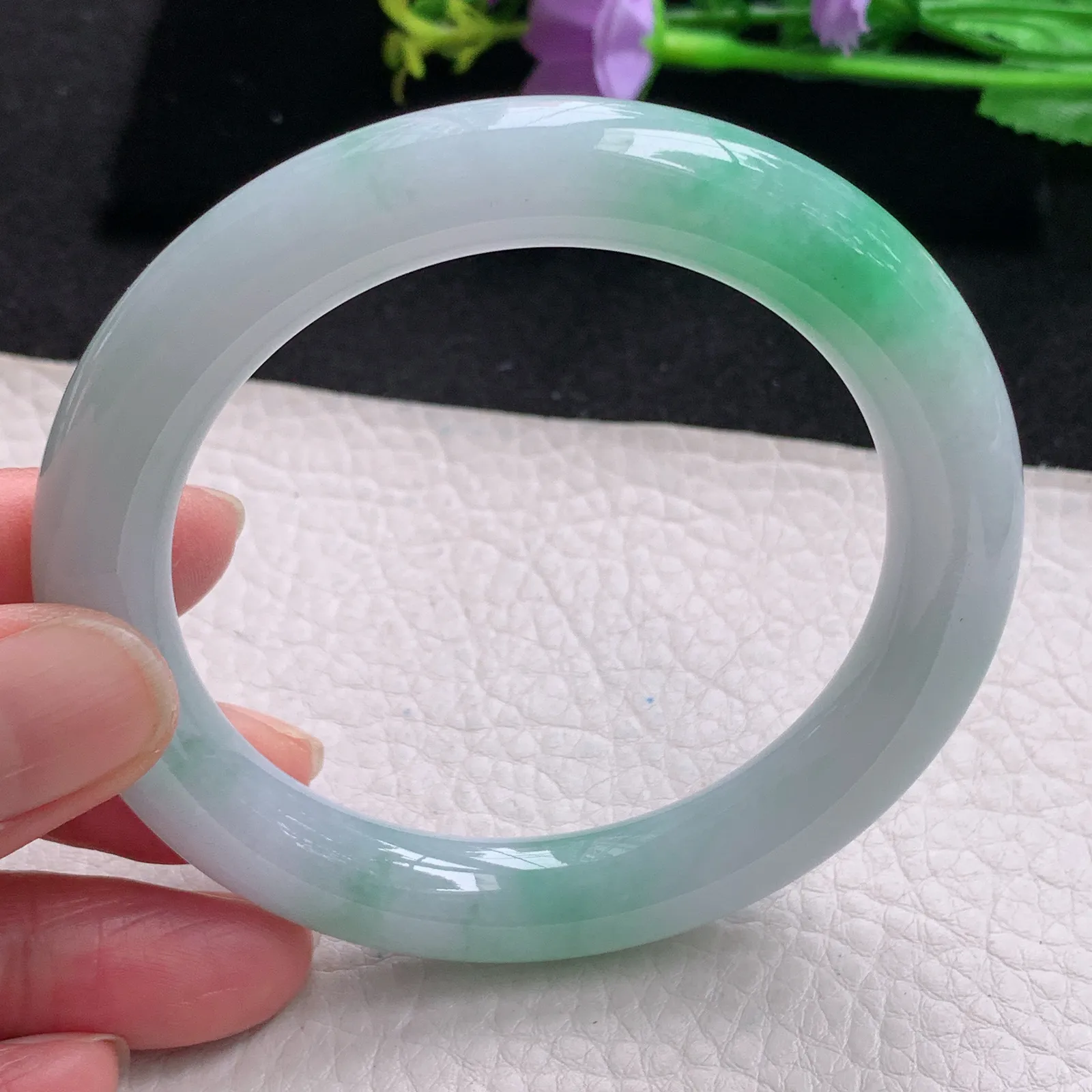 js自然光57*10.3美人镯 缅甸翡翠玉手镯飘绿水润圆条玉手环 美人镯