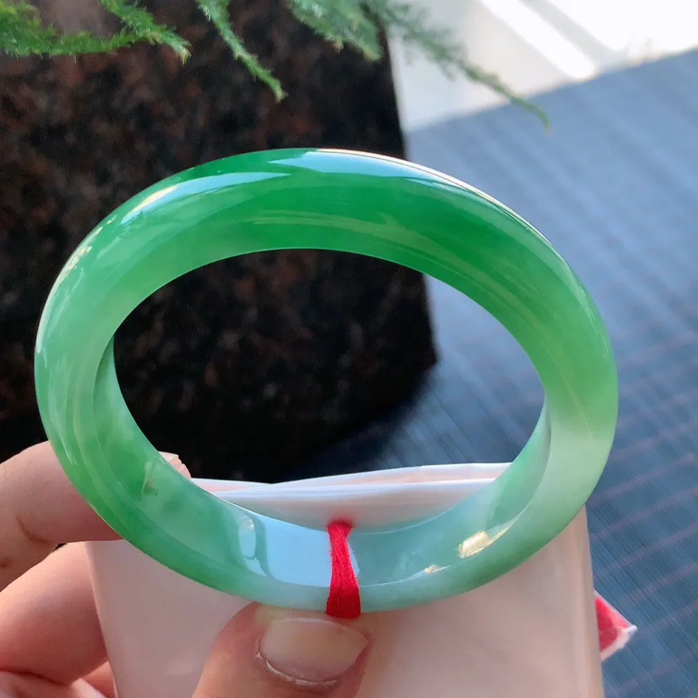 正圈一大节阳绿 无瑕 尺寸:57.6/12.2/8.6 色好