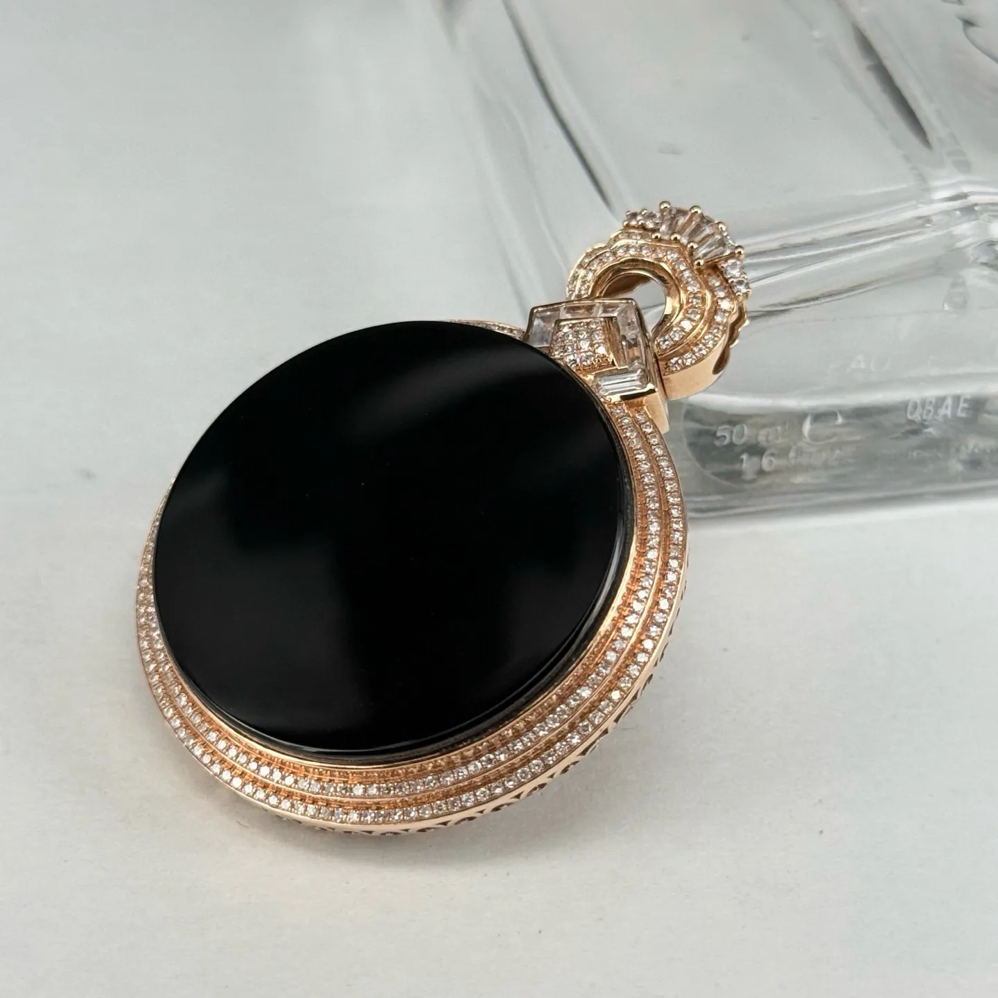 精品豪镶墨翠平安扣 种好色正 黑度极好 打灯通透 油性十足 满钻豪镶 尺寸54