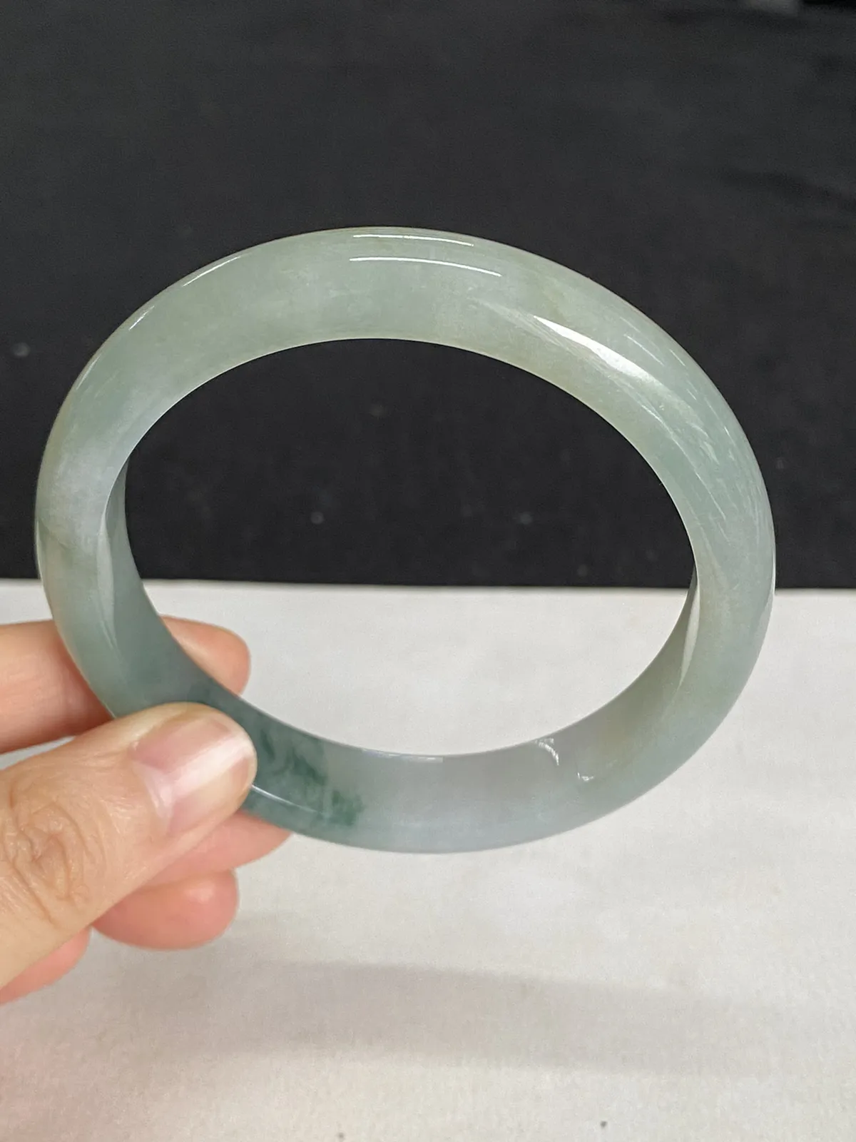 正圈59.3圈口，翡翠糯化种飘绿手镯