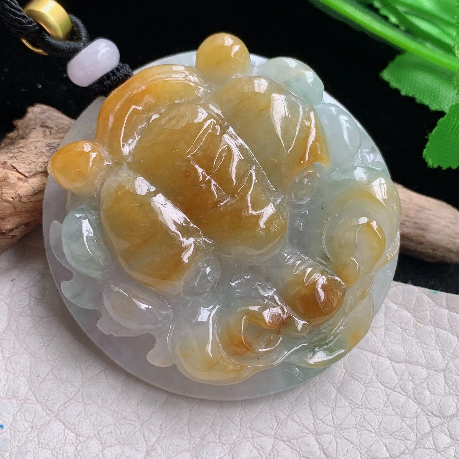 mut自然光49.2*14缅甸翡翠a货精雕事事如意 狮子头玉吊坠 玉挂件